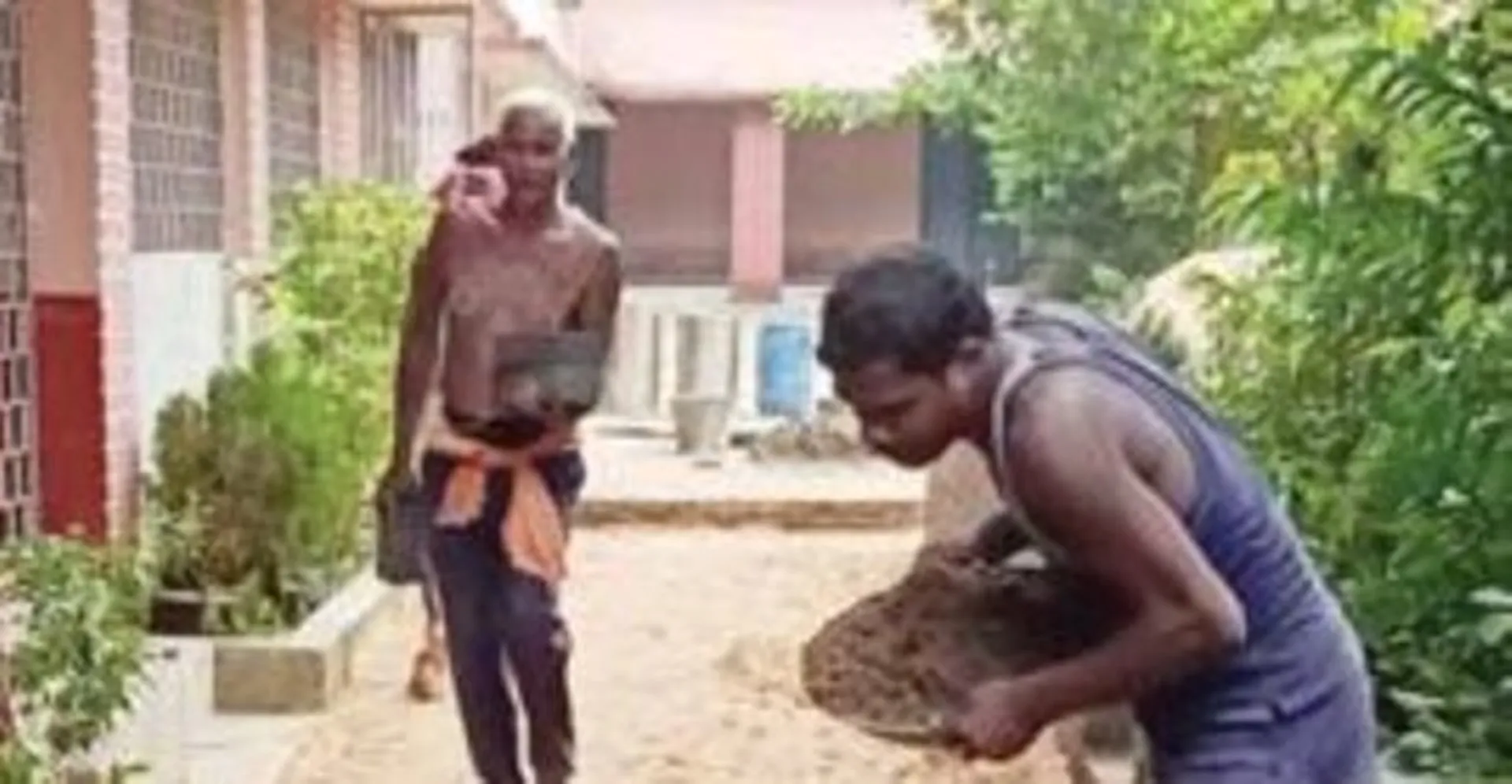 ସ୍କୁଲ୍‌ ପାଇଁ ଉତ୍ସର୍ଗୀକୃତ ଅବସରପ୍ରାପ୍ତ ପ୍ରଧାନଶିକ୍ଷକ ଶରତ ରଥ: ଅବସରର ୯ ବର୍ଷ ‌ପରେ ବି ସ୍କୁଲ୍‌ ପାଇଁ ଦେଉଛନ୍ତି ପୂରା ସମୟ