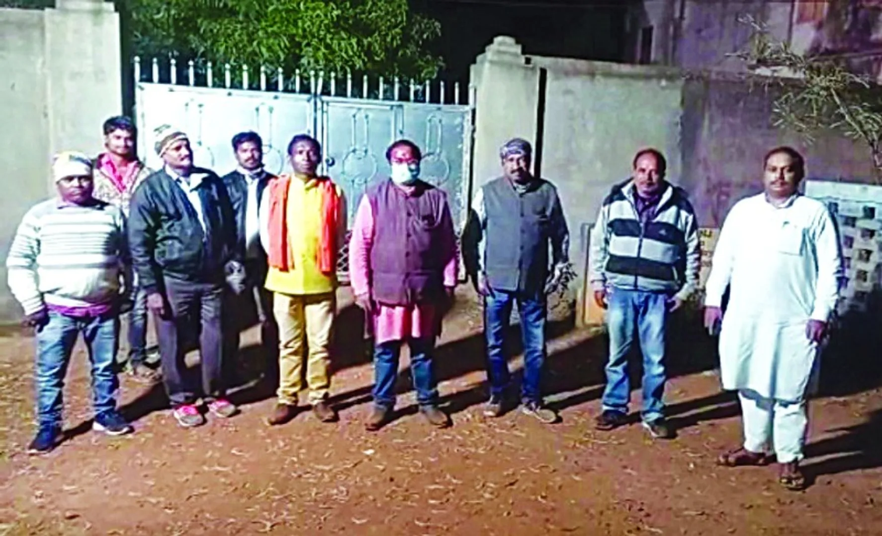 ଷ୍ଟ୍ରଙ୍ଗ ରୁମ୍‌ ସମ୍ମୁଖରେ ଦିନରାତି ଜଗି ରହିଛନ୍ତି ବିଜେପି ନେତା, ବ୍ୟବସ୍ଥା ଉପରେ ନାହିଁ ଭରସା