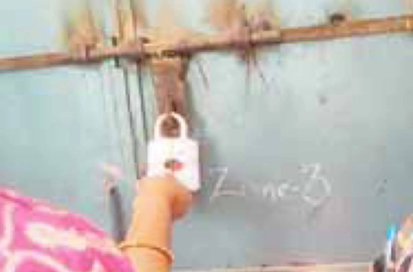 ଷ୍ଟ୍ରଙ୍ଗ୍‌ରୁମ୍‌ରେ ତାଲା ମାରିଲେ ପ୍ରାର୍ଥୀ; ୨୦ ବର୍ଷ ତଳର ବାଲଟ୍‌ ବାକ୍ସ ପୋଡ଼ି ଘଟଣାକୁ ମନେ ପକାଇଲେ, ଷ୍ଟ୍ରଙ୍ଗ୍‌ରୁମ୍‌ରେ ଜଉମୁଦ ସତ୍ତ୍ବେ ପ୍ରଶାସନକୁ ବିଶ୍ବାସ କଲେନି