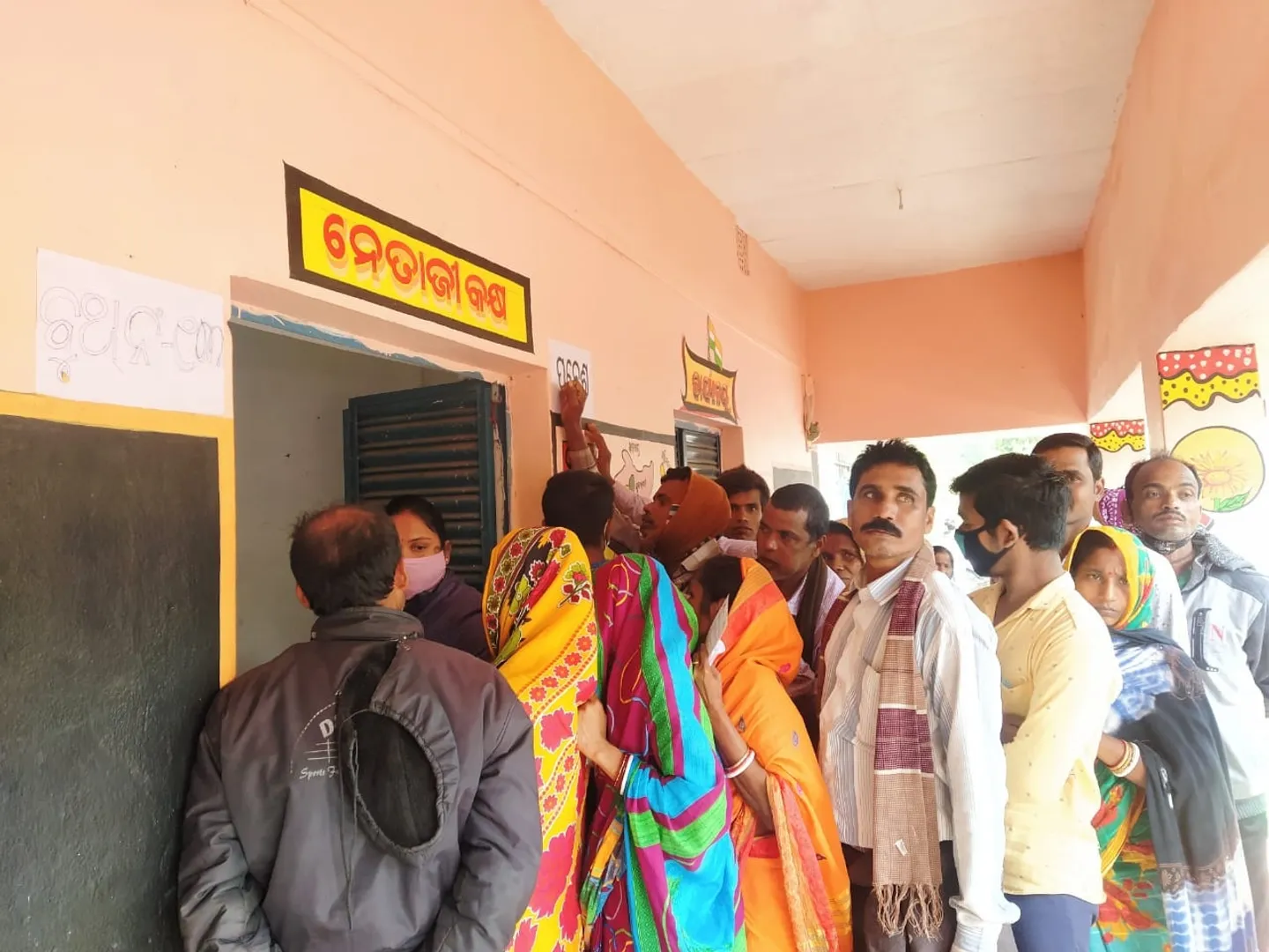 ଉତ୍ତର ଓଡ଼ିଶାରେ ଶାନ୍ତିଶୃଙ୍ଖଳାର ସହ ଚାଲିଛି ମତଦାନ, ଦିନ ୧୦ଟା ସୁଦ୍ଧା ହୋଇଛି ୪୪ପ୍ରତିଶତ ମତଦାନ