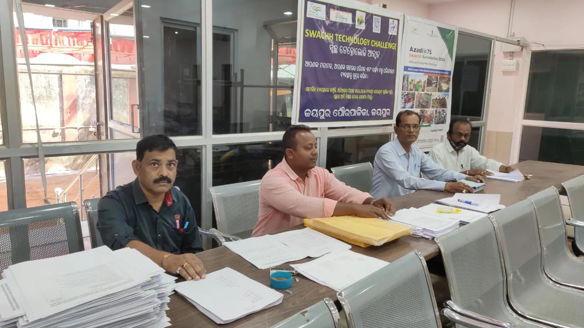 ପୌରପାଳିକା ନିର୍ବାଚନ ପାଇଁ ନାମାଙ୍କନ ପତ୍ର କିଣିଲେ ପ୍ରାର୍ଥୀ।