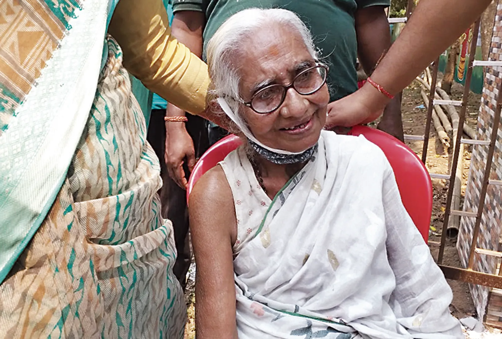 ବିଏମ୍‌ସି ନିର୍ବାଚନ: ଜୀବନର ଶେଷ ମତଦାନ କହି କାନ୍ଦିଲେ ୮୮ ବର୍ଷୀୟା ବୃଦ୍ଧା
