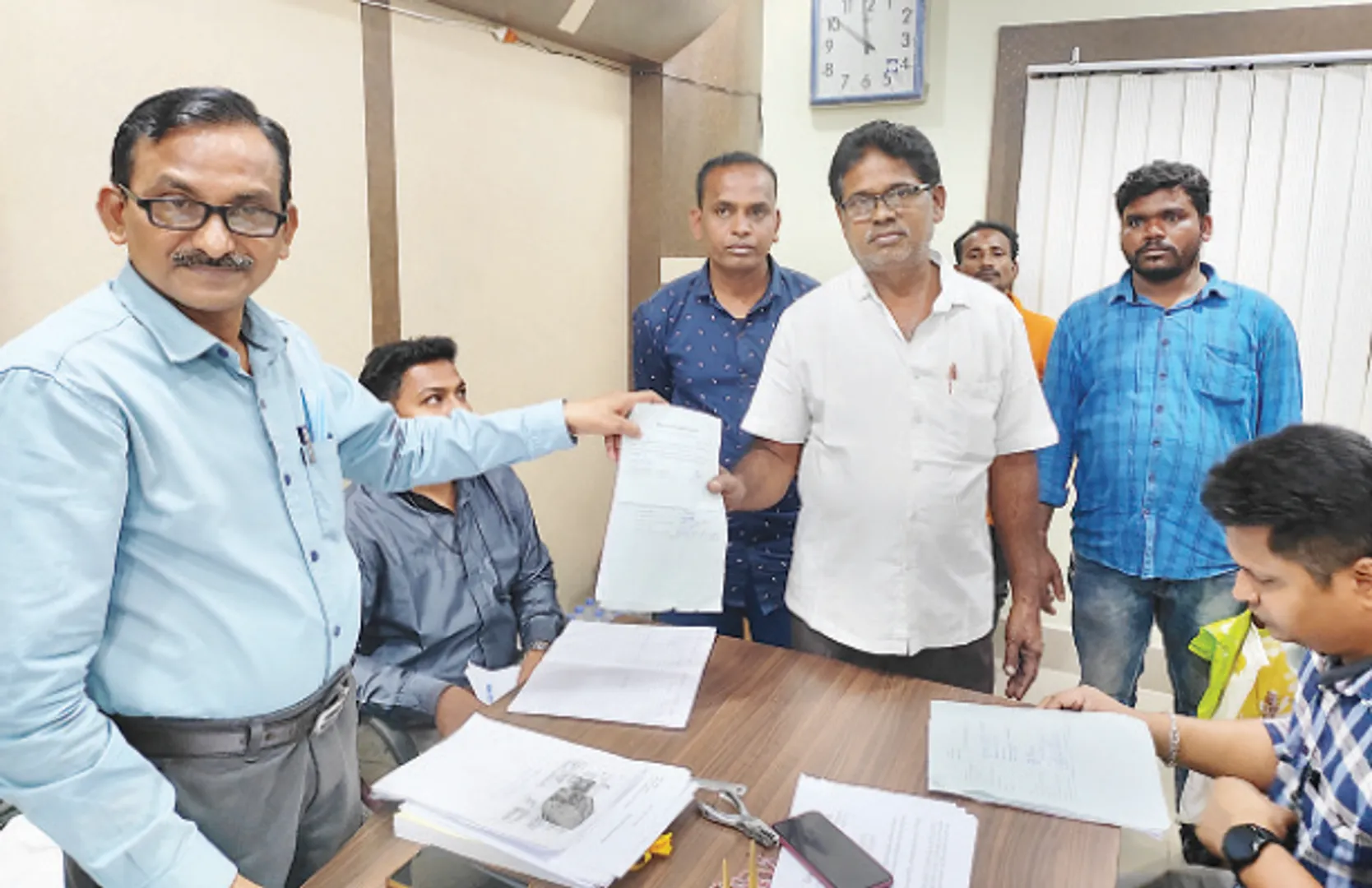 ଗୋଟିଏ ୱାର୍ଡ଼ରେ ବାପାପୁଅ ମୁହାଁମୁହିଁ; ବାପା ବିଜେପିରୁ, ପୁଅ ବିଜେଡିରୁ ପ୍ରାର୍ଥୀ