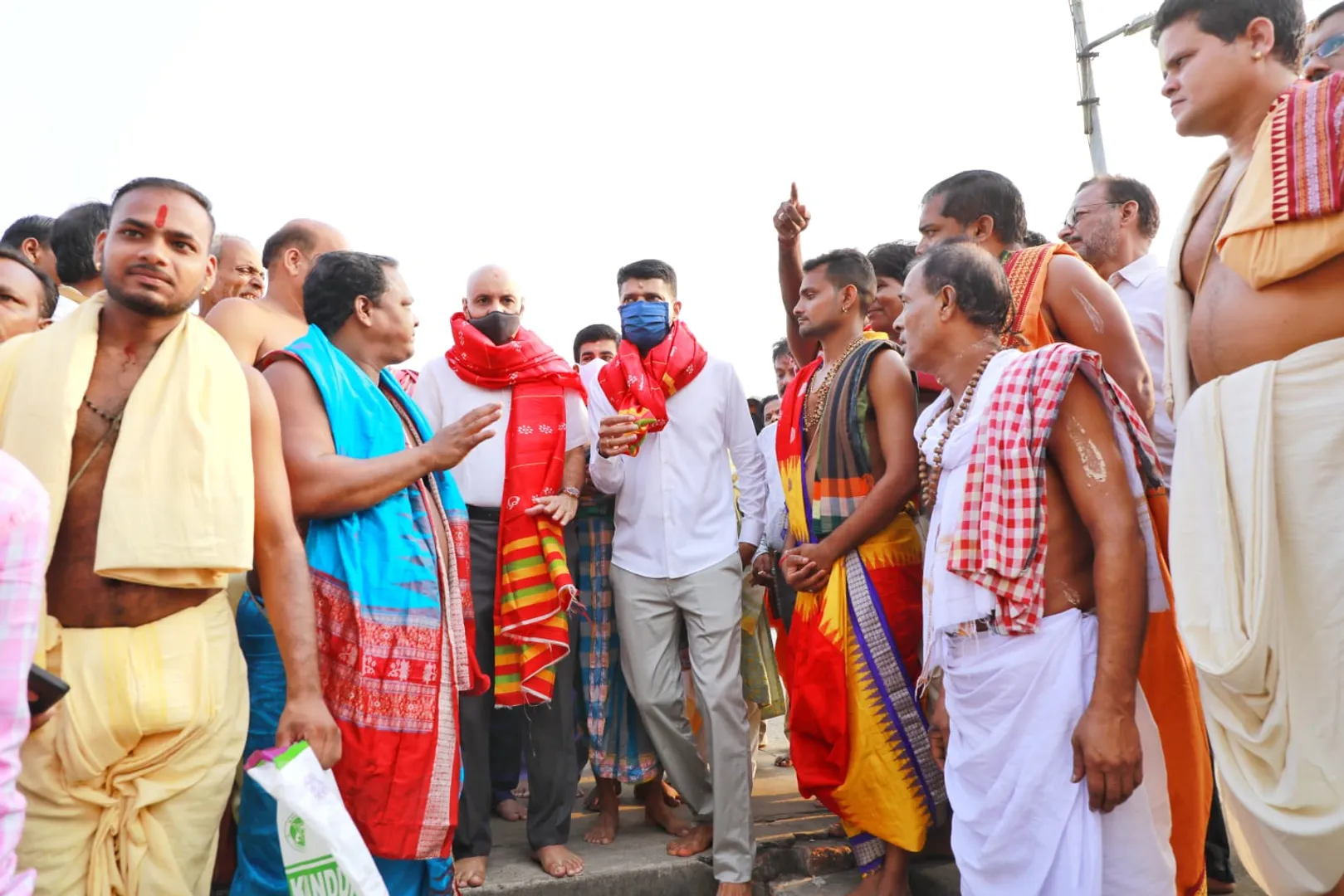 କଣ୍ଟିଲୋରେ ପ୍ରଭୁ ନୀଳମାଧବଙ୍କୁ ଦର୍ଶନ କଲେ ୫ଟି ସଚିବ ଭିକେ ପାଣ୍ଡିଆନ୍‌।