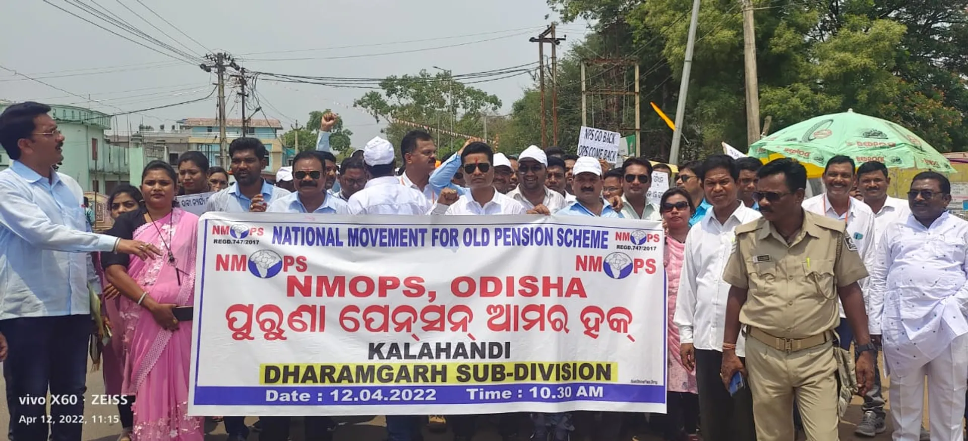 ପୁରୁଣା ପେନସନ ବ୍ୟବସ୍ଥା ଲାଗୁ ଦାବି: ରାଜରାସ୍ତାରେ ଶିକ୍ଷକ, ଶିକ୍ଷୟିତ୍ରୀ ଓ କର୍ମଚାରୀ