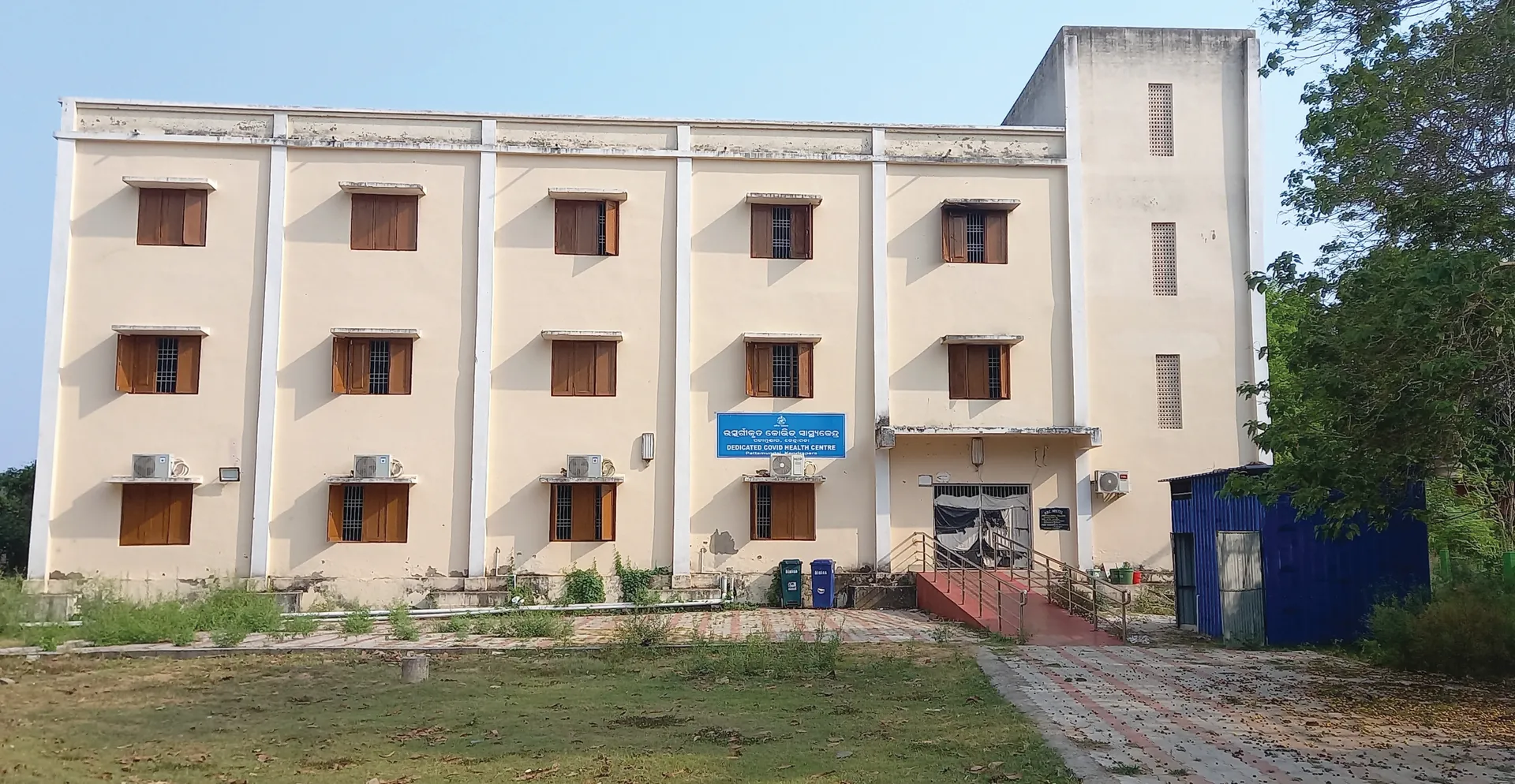 କରୋନାକୁ ଆଳ କରି ମନମାନି, ଦୁଇ ହଷ୍ଟେଲ୍‌ ମାଡ଼ି ବସିଛି ପ୍ରଶାସନ