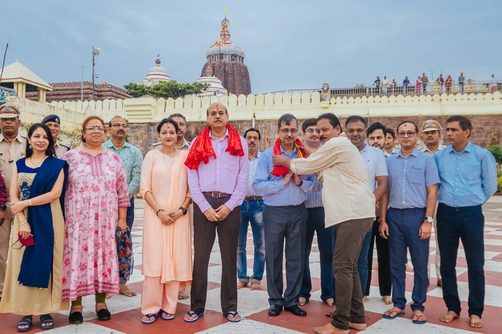 ଶ୍ରୀମନ୍ଦିରରେ ରେଳବାଇ ବୋର୍ଡର ଅଧକ୍ଷ ତଥା ମୁଖ୍ୟ କାର୍ଯ୍ୟନିର୍ବାହୀ ଅଧିକାରୀ ଭି.କେ.ତ୍ରିପାଠୀ