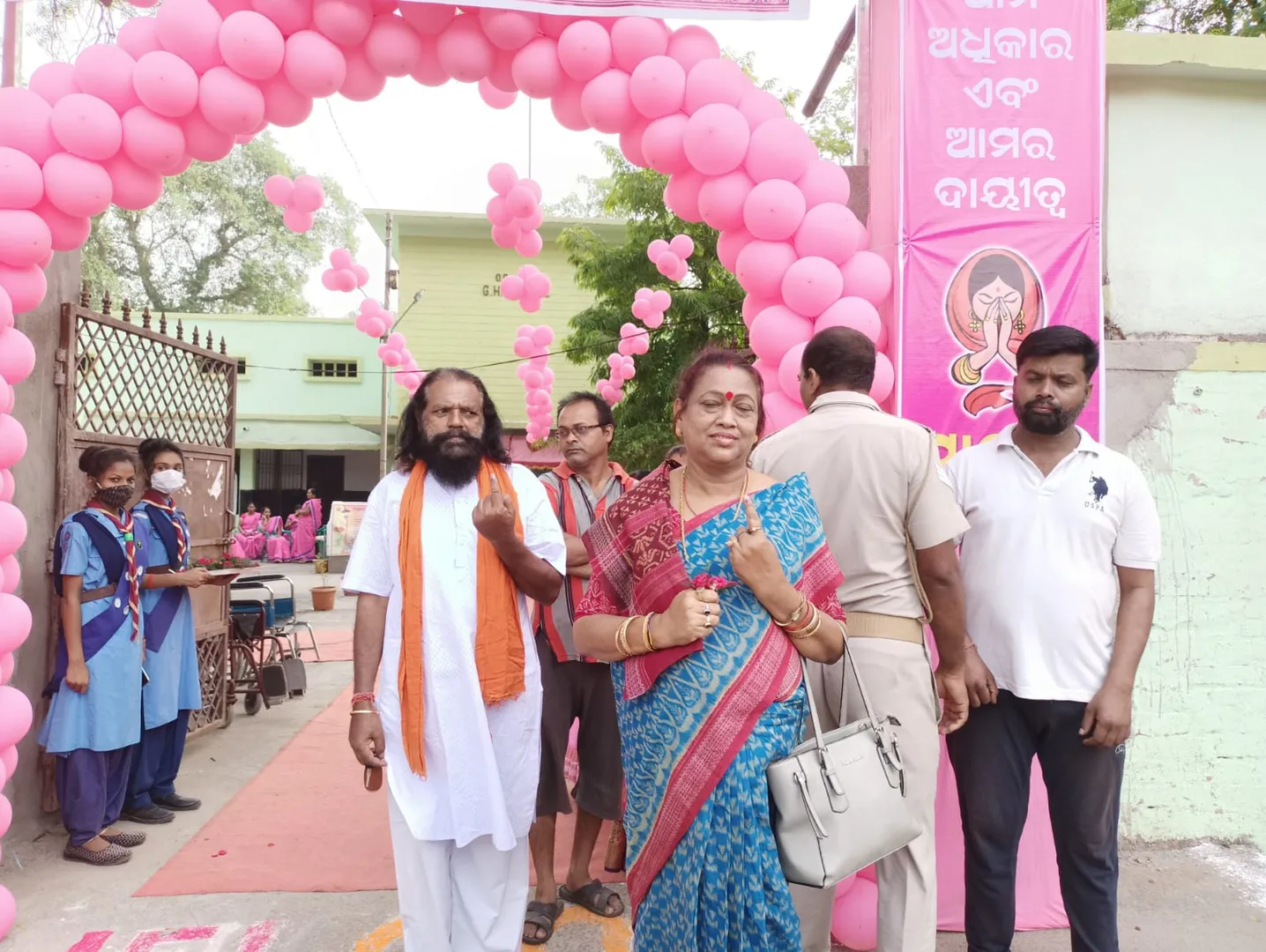 ବ୍ରଜରାଜନଗର ଉପନିର୍ବାଚନ ଲାଗି ମତଦାନ କଲେ ବିଜେପି ପ୍ରାର୍ଥୀ ରାଧାରାଣୀ ପଣ୍ଡା