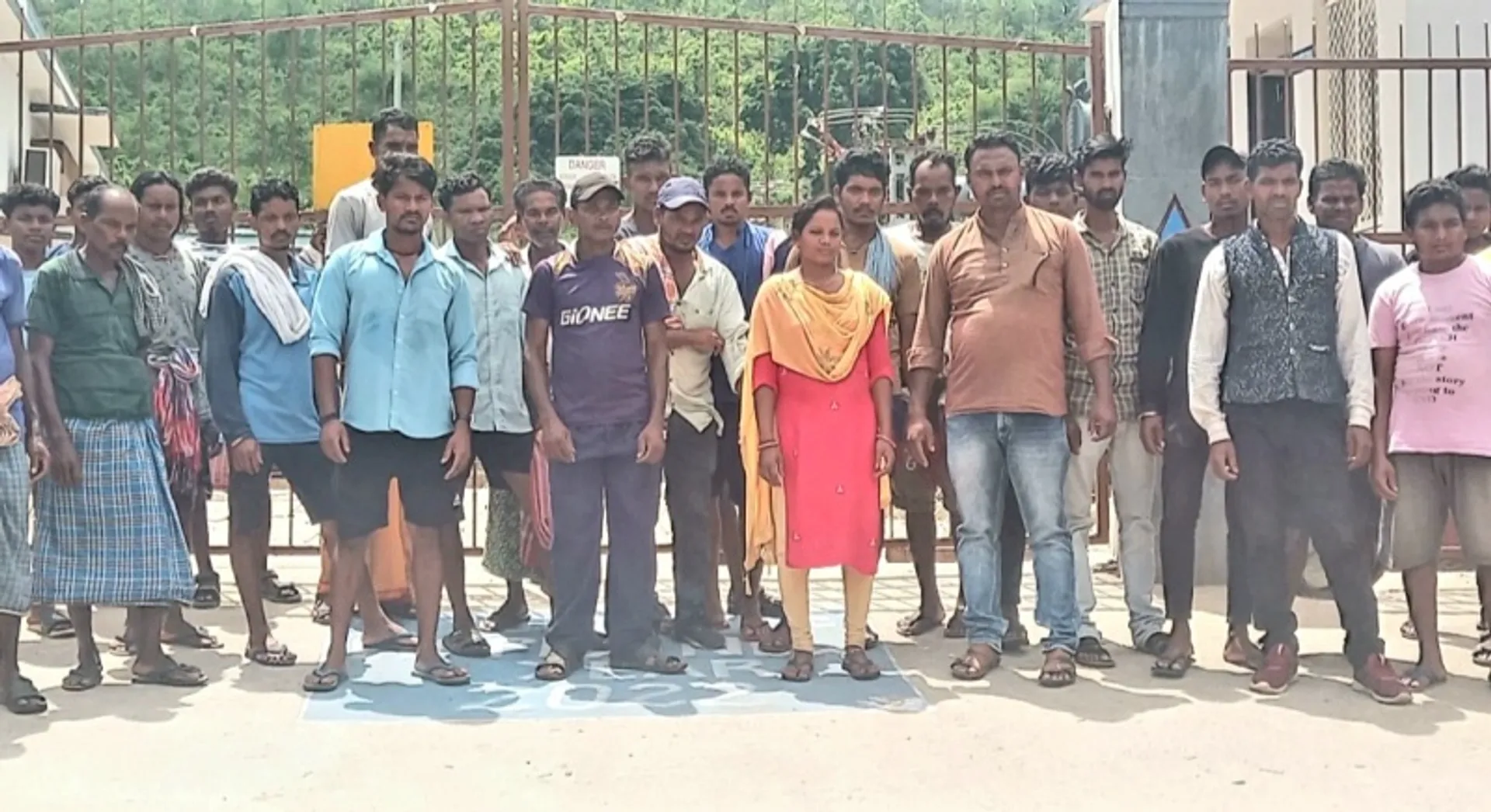 ଅଘୋଷିତ ବିଦ୍ୟୁତକାଟର ପ୍ରତିବାଦ, ପିପିଳଗୁଡ଼ା ସବ୍ ‌ଷ୍ଟେସନରେ ତାଲା ପକାଇଲେ ସରପଞ୍ଚ