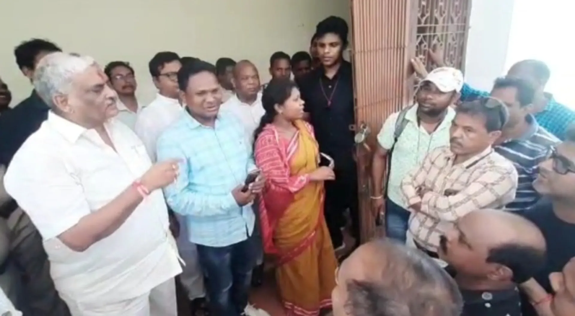 ଜିଲ୍ଲା ପରିଷଦ ବୈଠକରେ ଜିଲ୍ଲାପାଳ-ସାମ୍ବାଦିକ ମୁହାଁମୁହିଁ
