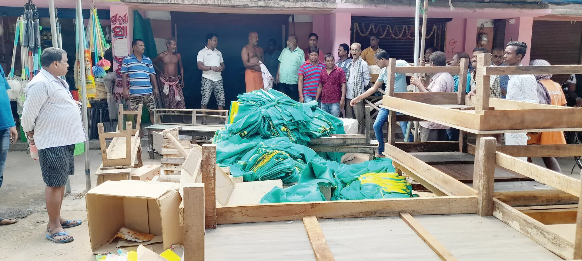 ବନ୍ଦ କୋଠରିରେ ଦୁର୍ନୀତିର ପେଡ଼ି , ହାଟରେ ପଡ଼ି ଦାଣ୍ଡରେ ଗଡ଼ିଲା