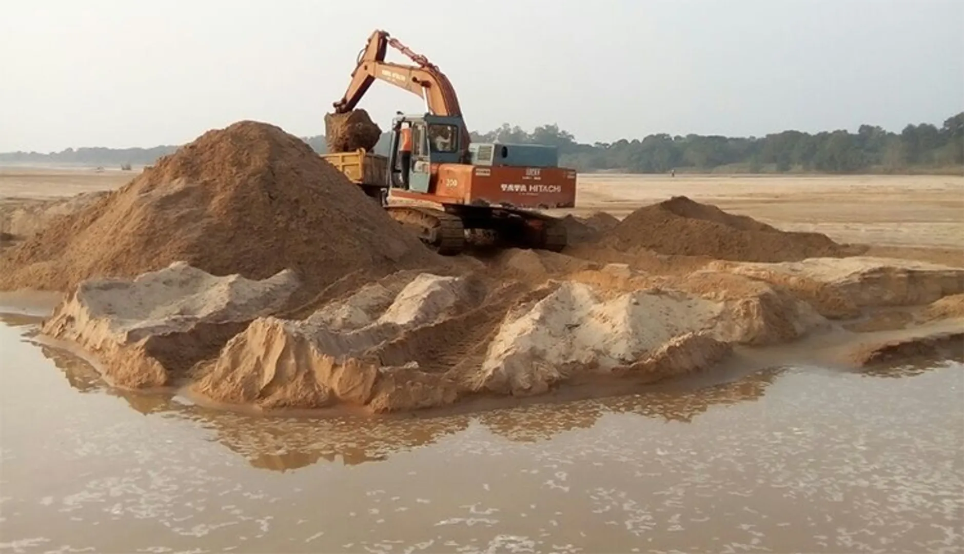 ୩୦ କୋଟିର ଚୋରା ବାଲି ଚାଲାଣ: ଅସଲ କାର୍ପଟଦାର ନେତା ଓ ବଡ଼ବଡ଼ ଅଧିକାରୀ!