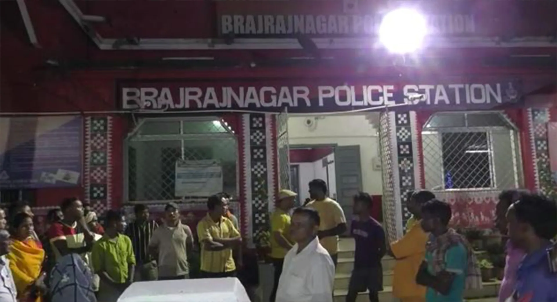 ଭୁଲ ଇଂଜେକସନ ଯୋଗୁ ବାଳିକାର ମୃତ୍ୟୁ ଅଭିଯୋଗ, ଥାନା ଘେରାଉ