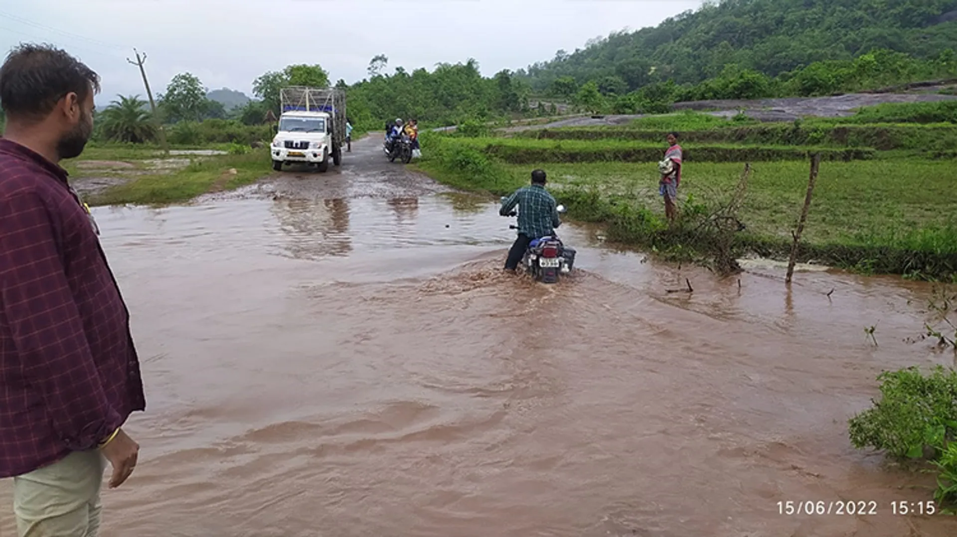 ସାପଛାଞ୍ଚରା-ସଲପକଣା ରାସ୍ତାରେ ୫ ଫୁଟ୍ ପାଣି