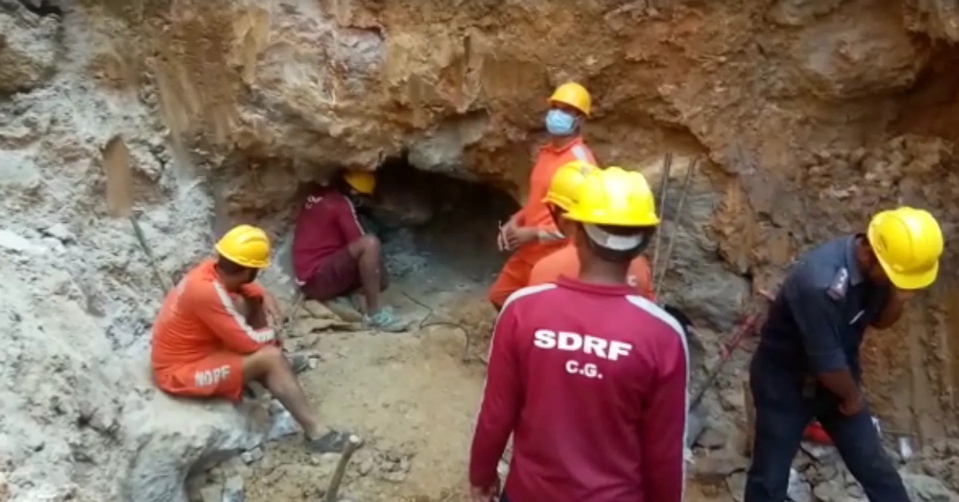 ୮୦ ଫୁଟ୍‌ ତଳେ ଥିବା ରାହୁଲ ପାଖକୁ ପହଞ୍ଚିବାକୁ ଆଉ ମାତ୍ର ୨ ଫୁଟ୍‌, ଯେକୌଣସି ସମୟରେ ଉଦ୍ଧାର ହୋଇପାରେ