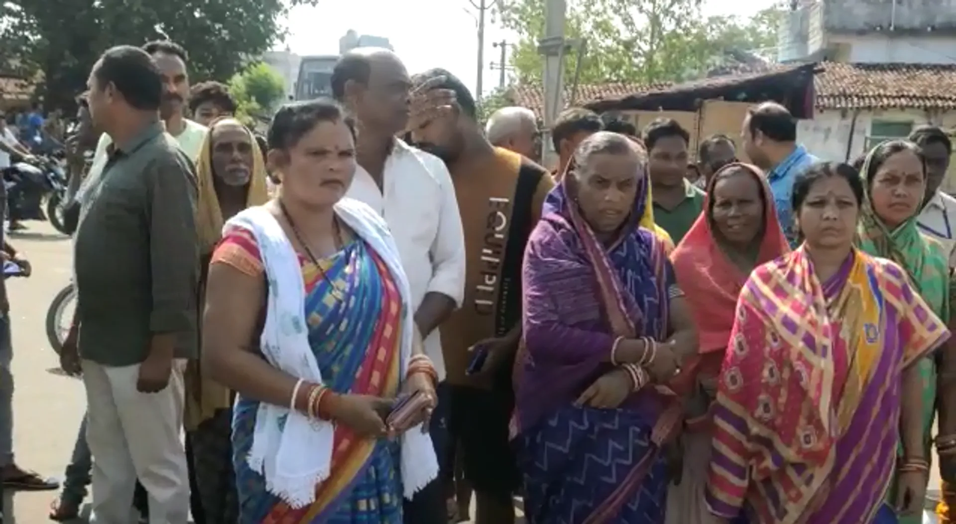 ପାନୀୟ ଜଳ ଯୋଗାଣ ଦାବିରେ ୨୬ ନମ୍ବର ଜାତୀୟ ରାଜପଥ ଅବରୋଧ କଲେ ଶତାଧିକ ମହିଳା