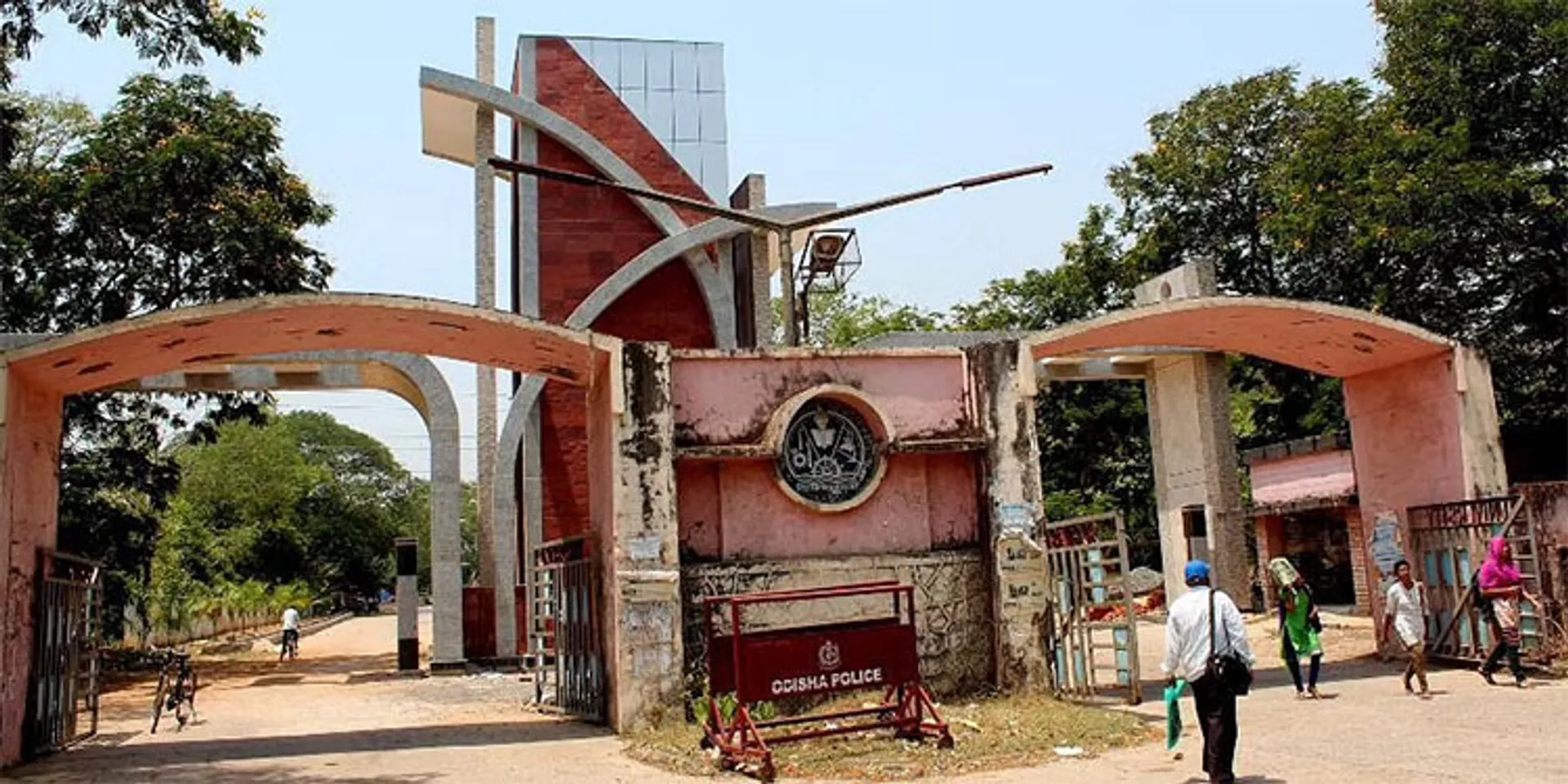 ସମ୍ବଲପୁର ବିଶ୍ବବିଦ୍ୟାଳୟର ପ୍ରଶ୍ନପତ୍ର ଲିକ୍ ଘଟଣା:ଟେର୍ ପାଉନି ତଦନ୍ତ କମିଟି, ପୁଲିସର ତନାଘନା