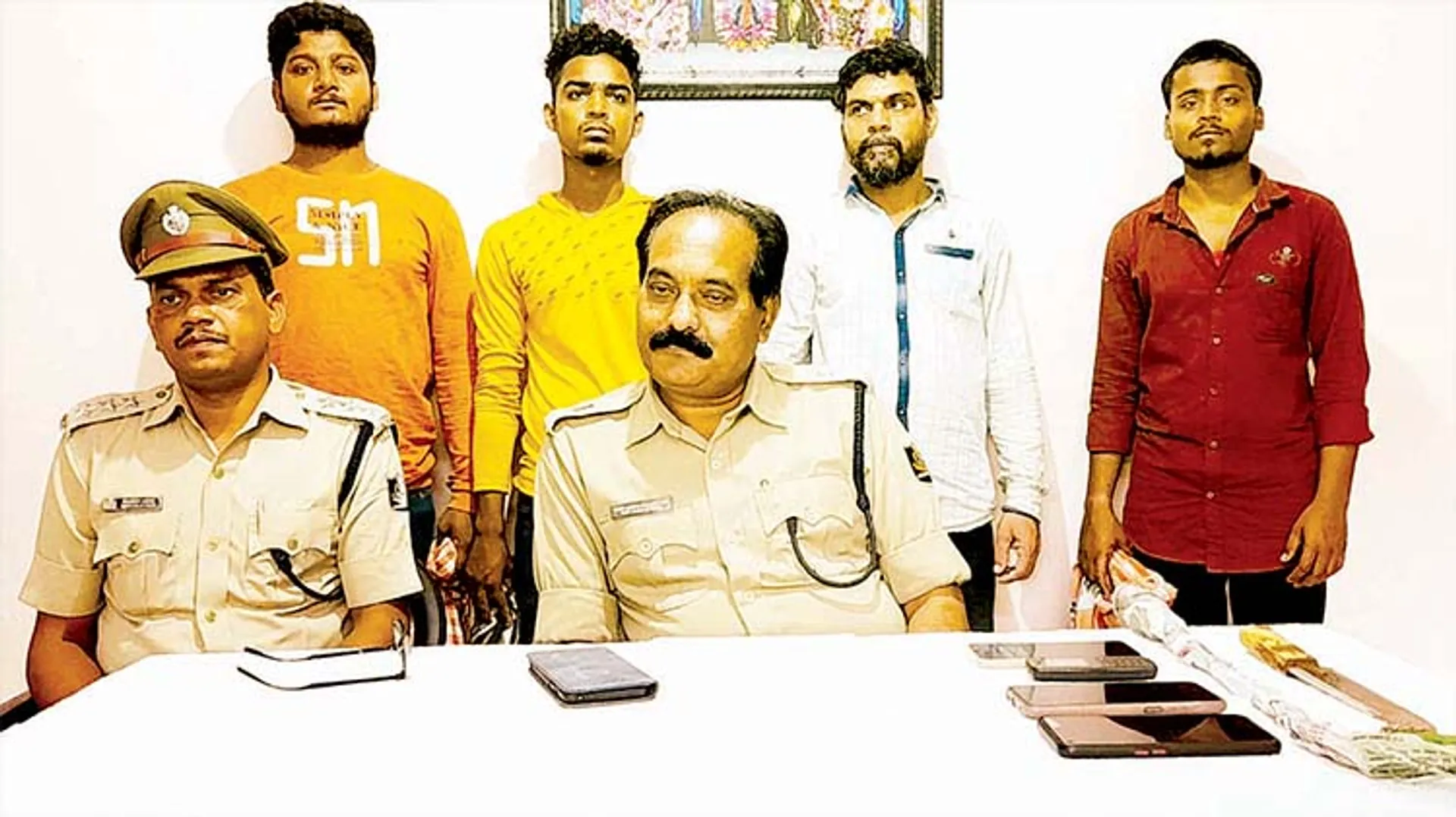 ପୂର୍ବତନ ସରପଞ୍ଚ ହତ୍ୟା ମାମଲାରେ ୪ ଗିରଫ, ଦୁଇ ଅଭିଯୁକ୍ତ ଏବେ ବି ଫେରାର