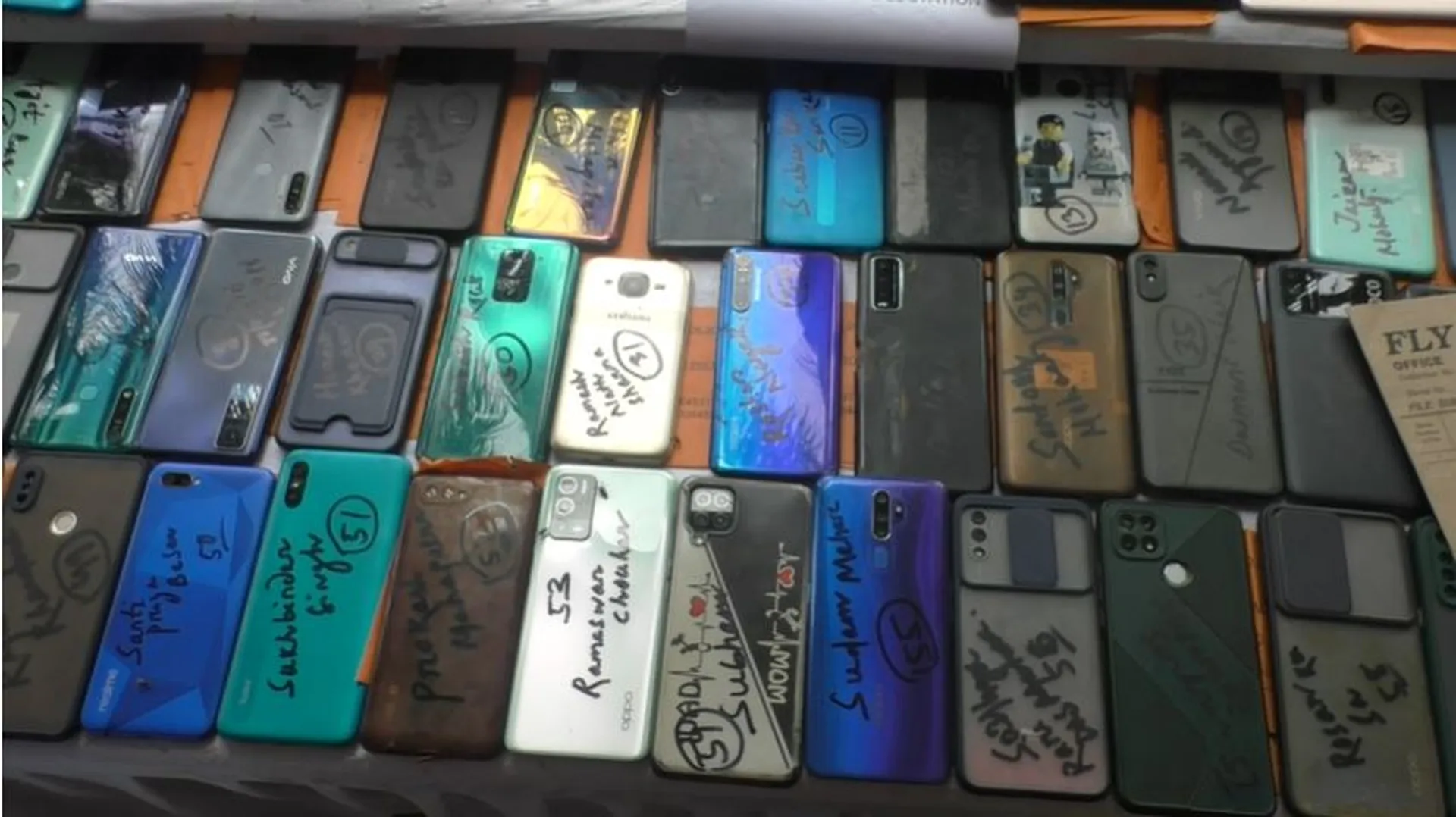 ପୁଲିସ୍‌ର ମୋବାଇଲ୍ ମେଳା, ହଜିଥିବା ଲୋକ ଆସି ନେଲେ ଫୋନ