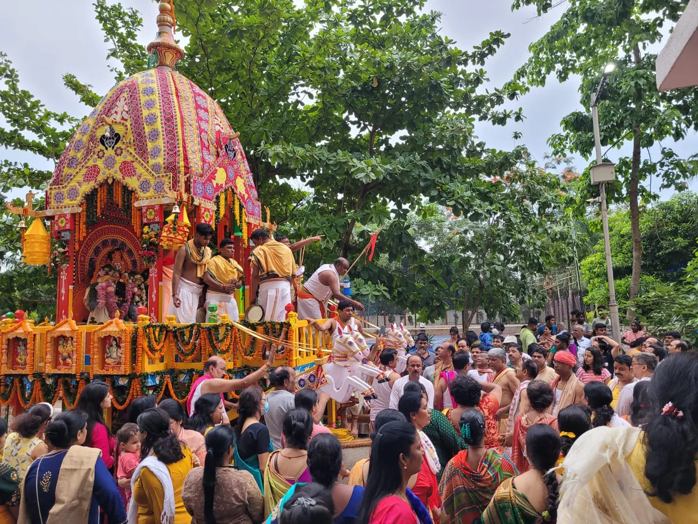 ଭୁବନେଶ୍ବର କସମୋପୋଲିସ ରେସିଡେନ୍ସିଆଲ ସୋସାଇଟିରେ ରଥଯାତ୍ରା