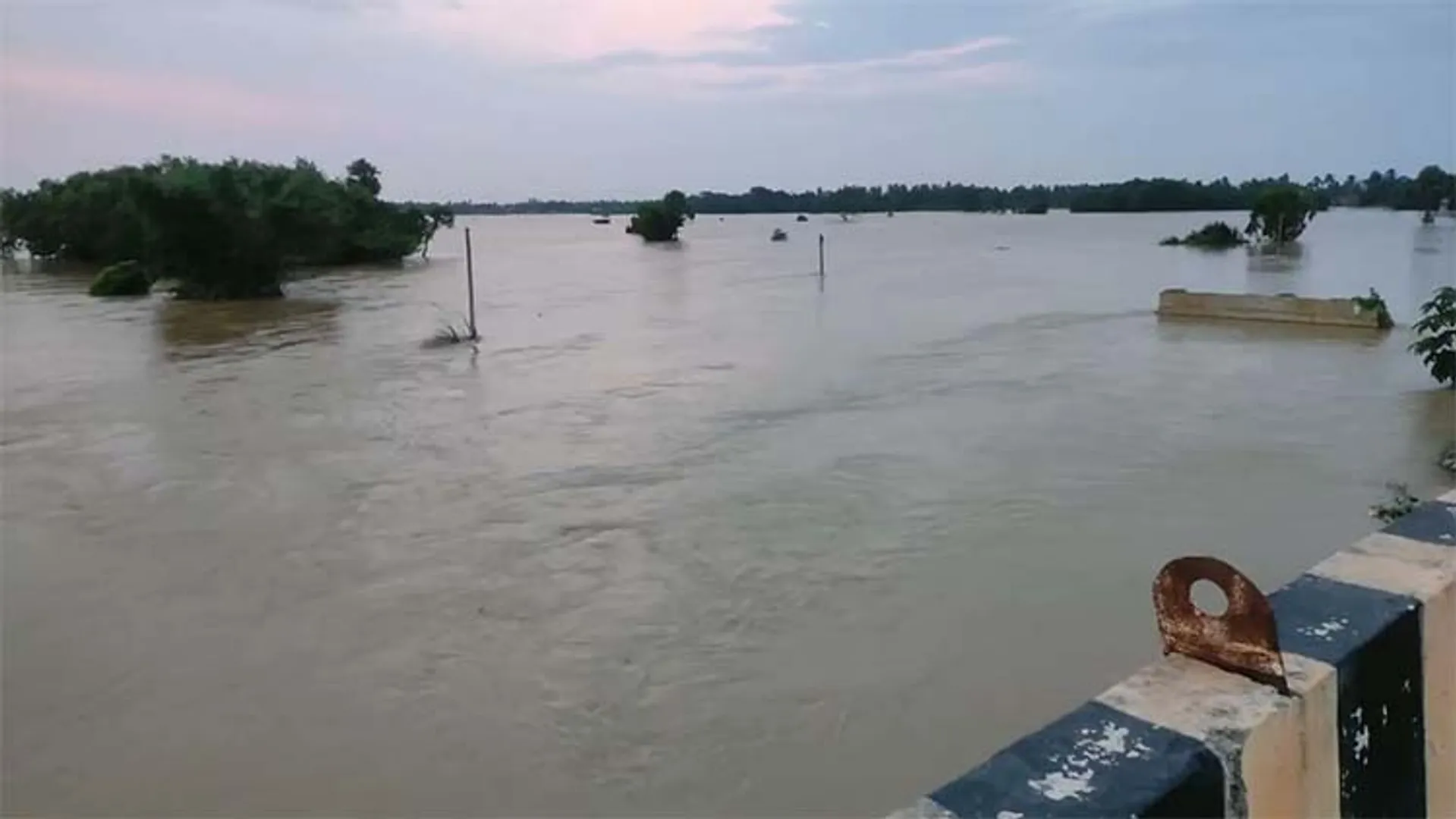 ଧନୁଆ ନଦୀରେ ୩୦ ଫୁଟର ଘାଇ