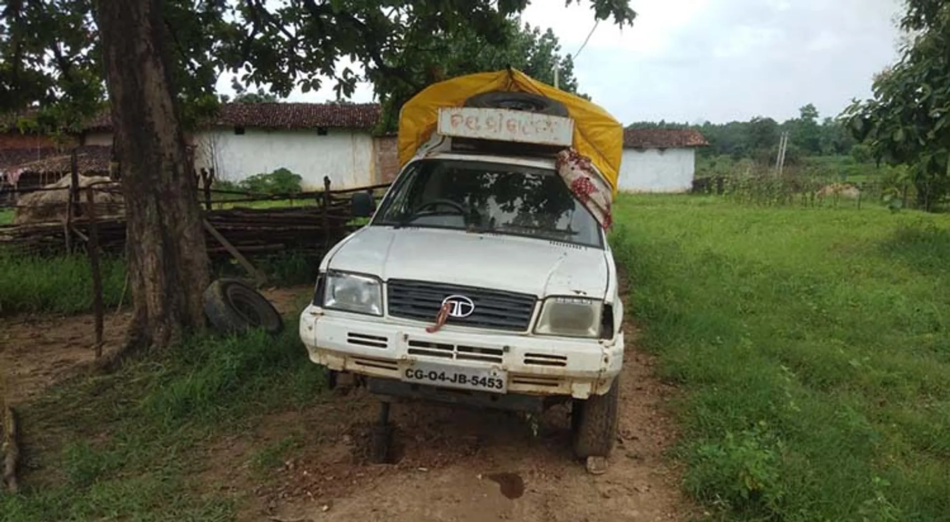 ଶାଗୁଆନ କାଠ ବୋଝେଇ ପିକ୍‌ଅପ୍‌ ଭ୍ୟାନ ଜବତ