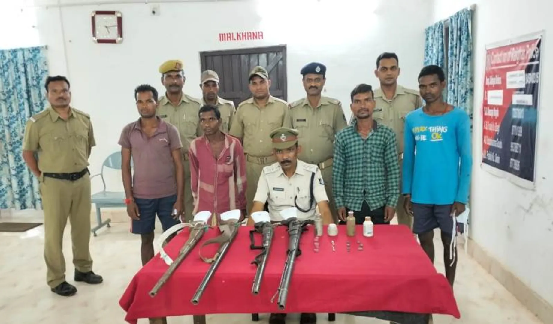 ଦେଶୀ ବନ୍ଧୁକ ସହ ଚାରିଜଣଙ୍କୁ ଗିରଫ କଲା ପୁଲିସ