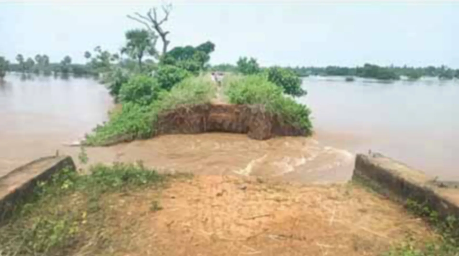 କୁଶଭଦ୍ରାରେ ୪୦ ଫୁଟ୍‌ର ଘାଇ, ଗୋପର ୭ ପଞ୍ଚାୟତରେ ବନ୍ୟାର ତାଣ୍ତବ