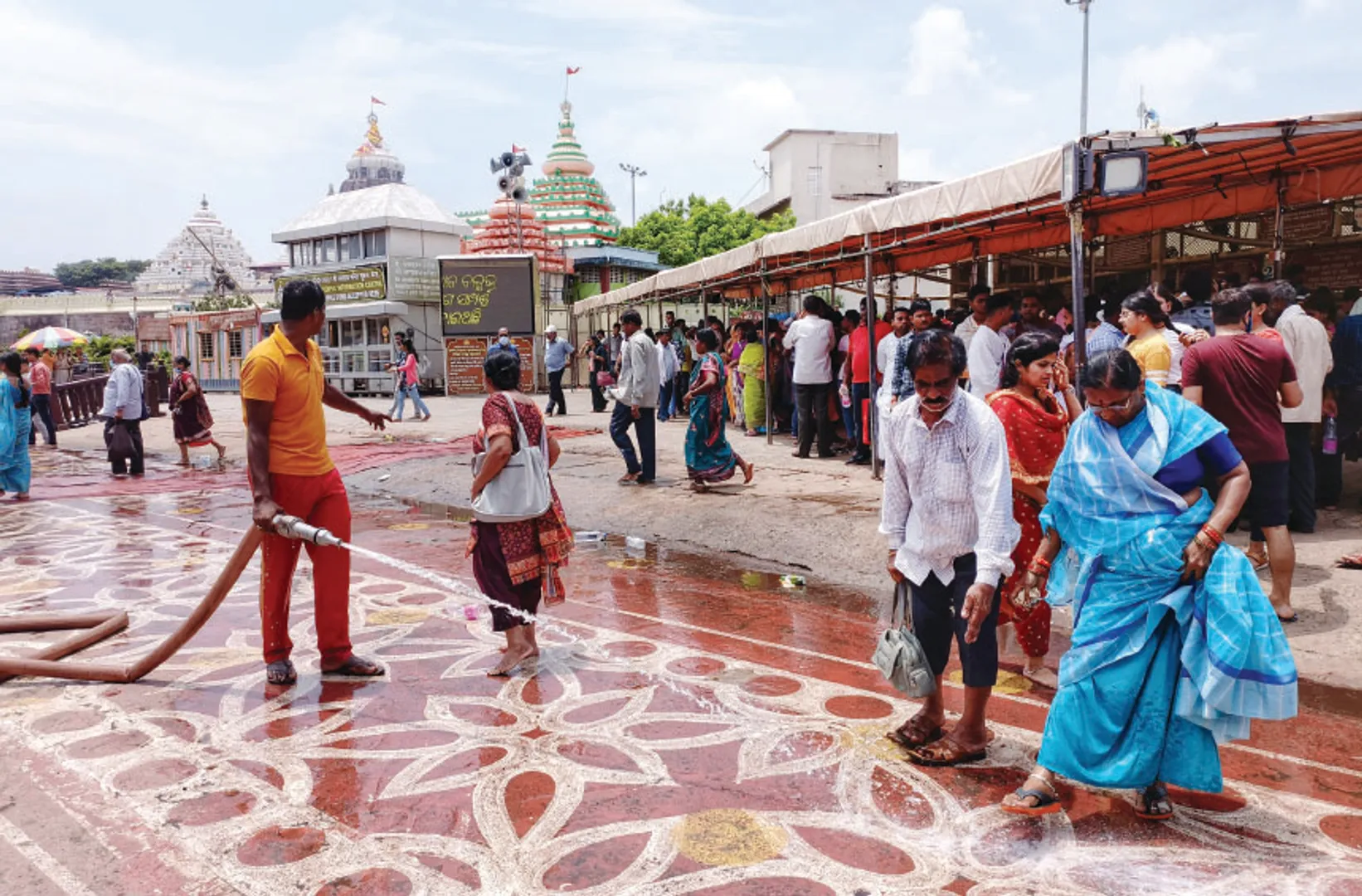 ଯନ୍ତ୍ରଣା ଦେଉଛି ତତଲା ବଡ଼ଦାଣ୍ଡ, ଫେରିବା ବେଳେ ନାକେଦମ ହେଉଛନ୍ତି ଭକ୍ତ