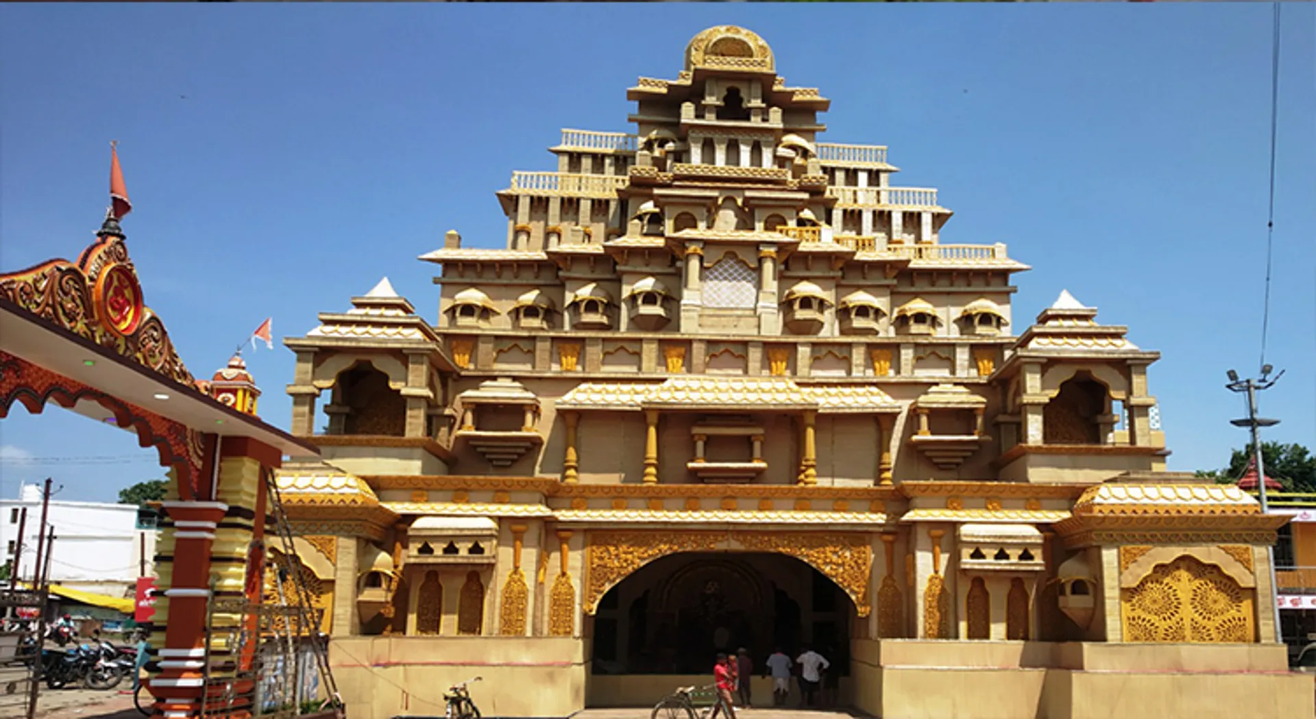 ମହାଆଡ଼ମ୍ବରରେ ପାଳିତ ହେଉଛି ନବରାତ୍ର ଦୁର୍ଗାପୂଜା   