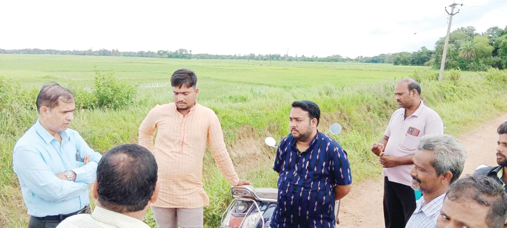 ଭୋଟ୍ ବର୍ଜନ କରିଥିଲେ ୬ ଗ୍ରାମବାସୀ, ପ୍ରକଳ୍ପ ନିର୍ଦ୍ଦେଶକ ବୁଝିଲେ ରାସ୍ତା ଯନ୍ତ୍ରଣା