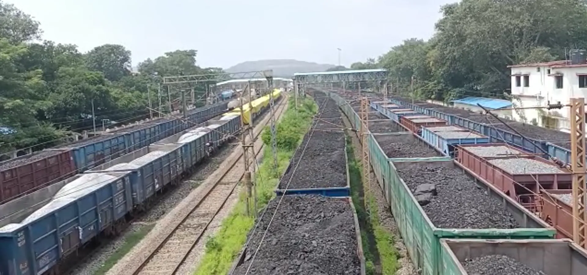 ବ୍ରଜରାଜନଗର ନିକଟରେ ମାଲବାହୀ ଟ୍ରେନ ଲାଇନଚ୍ୟୁତ: ରେଳ ଚଳାଚଳ ବନ୍ଦ