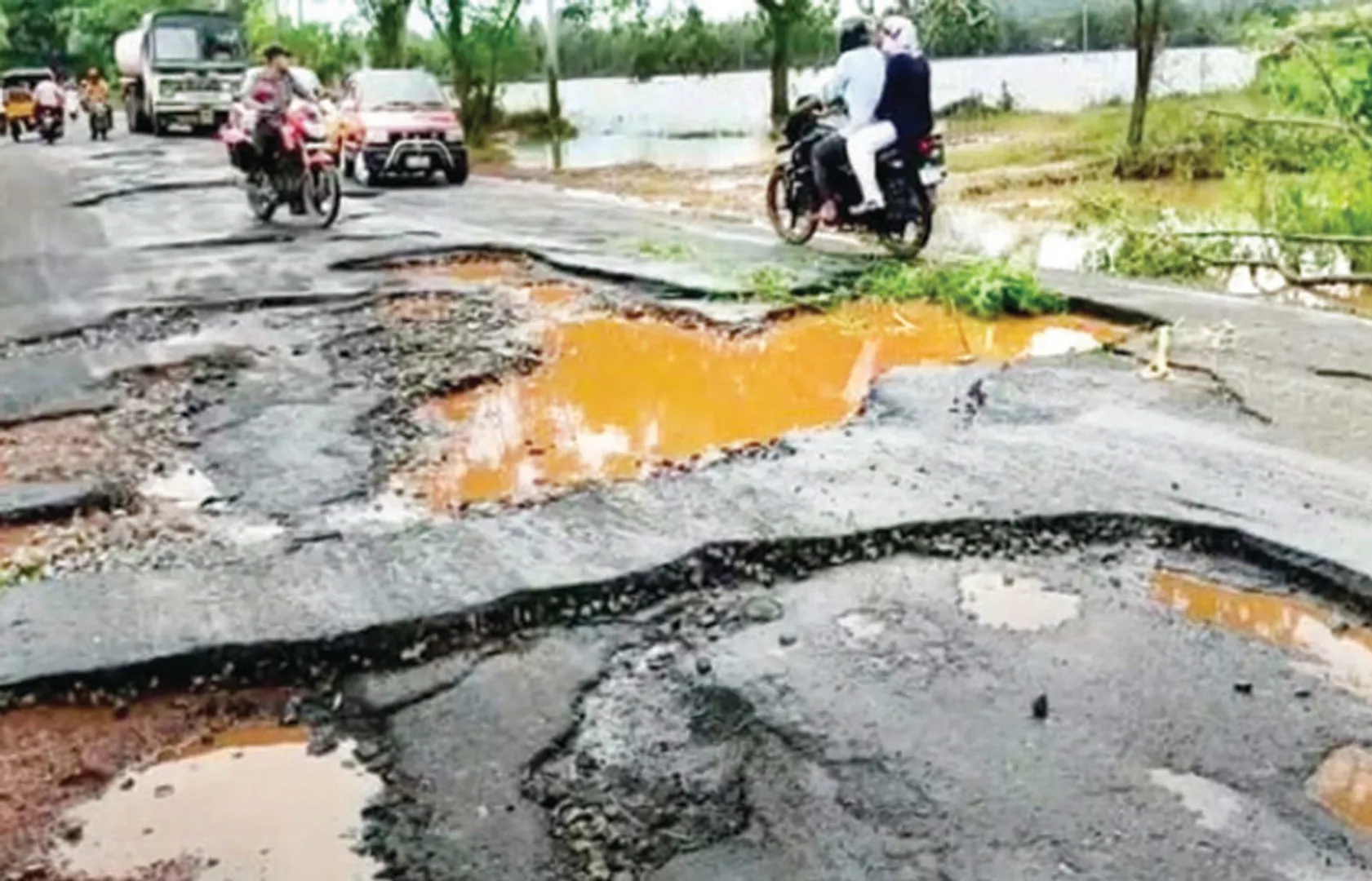 ପୁରୀ ଜିଲ୍ଲାରେ ବନ୍ୟାରେ ଧୋଇଯାଇଛି ୫୨ଟି ରାସ୍ତା