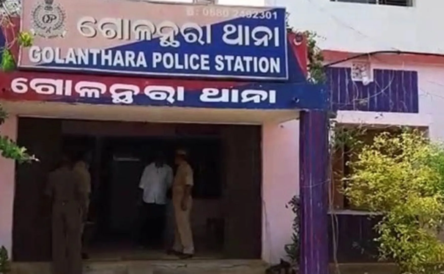 ନକଲି ମଦ କାରଖାନା ଉପରେ ପୁଲିସର ଚଢ଼ାଉ