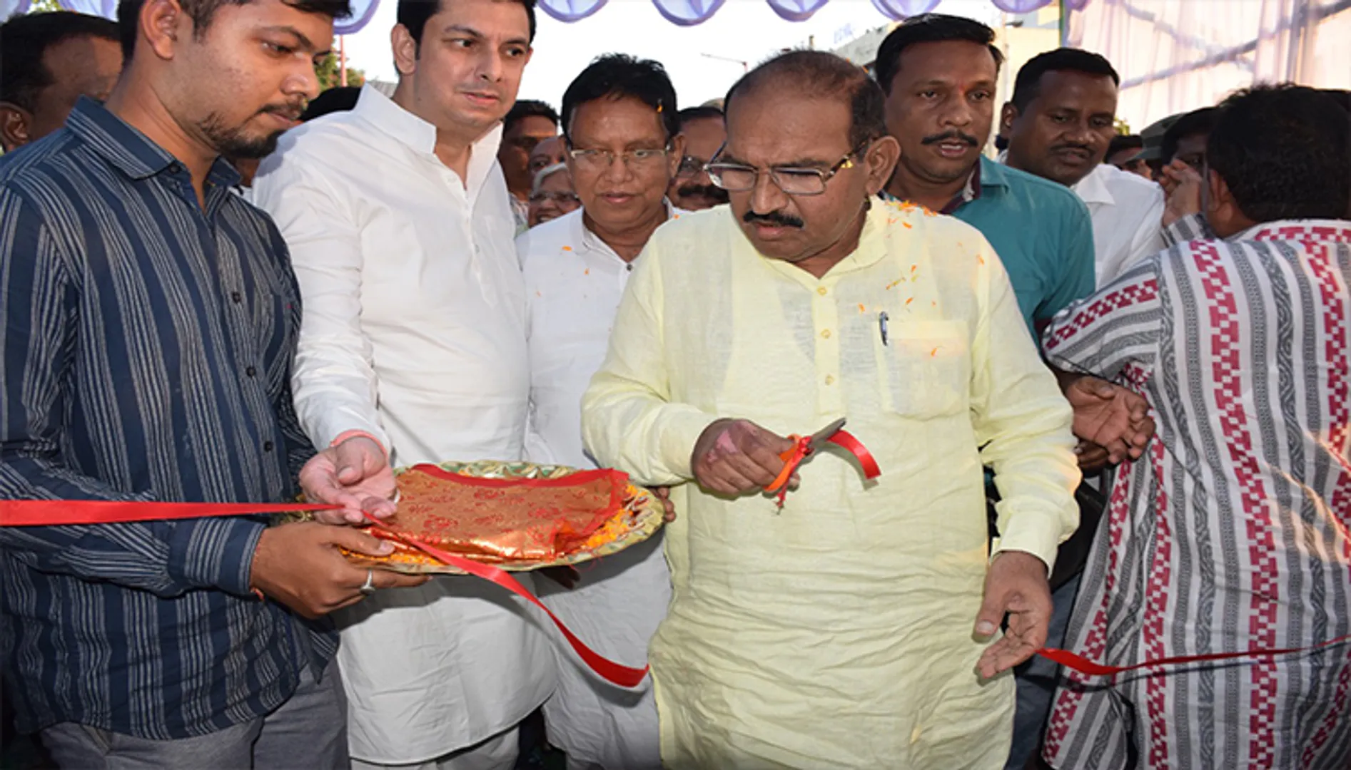 ଫ୍ଲାଇଓଭର୍‌ ଉଦ୍‌ଘାଟନ: ମନ୍ତ୍ରୀଙ୍କ ଉପସ୍ଥିତିରେ ଫିତା କାଟିଲେ ବିରୋଧୀ ଦଳ ନେତା