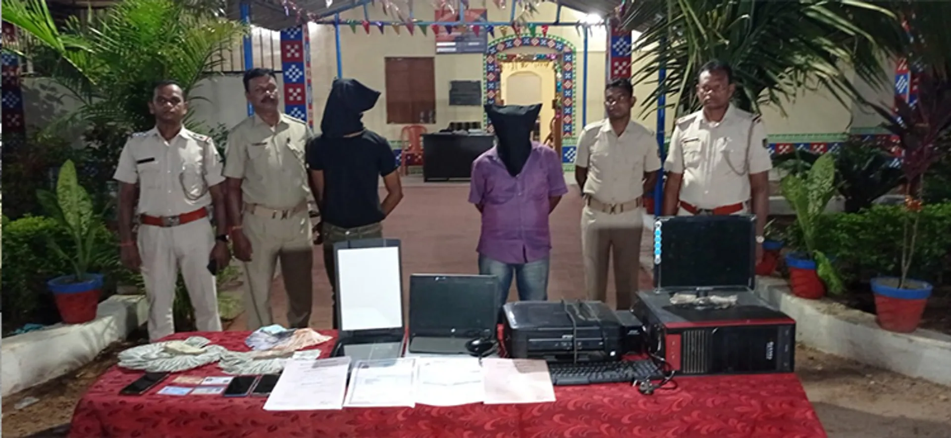 ଆଳୁ ଖୋଳୁ ଖୋଳୁ ମହାଦେବ,ଜାଲ୍ କାଗଜପତ୍ର ତିଆରି କରୁଥିବା ଗ୍ୟାଙ୍ଗ ଗିରଫ   