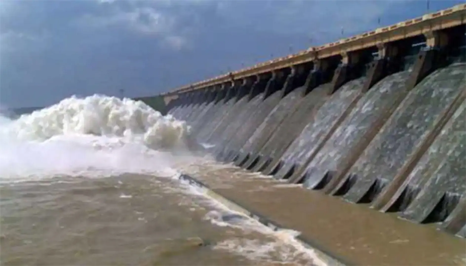 ହୀରାକୁଦର ୩ ଗେଟ୍ ଖୋଲିଲା 