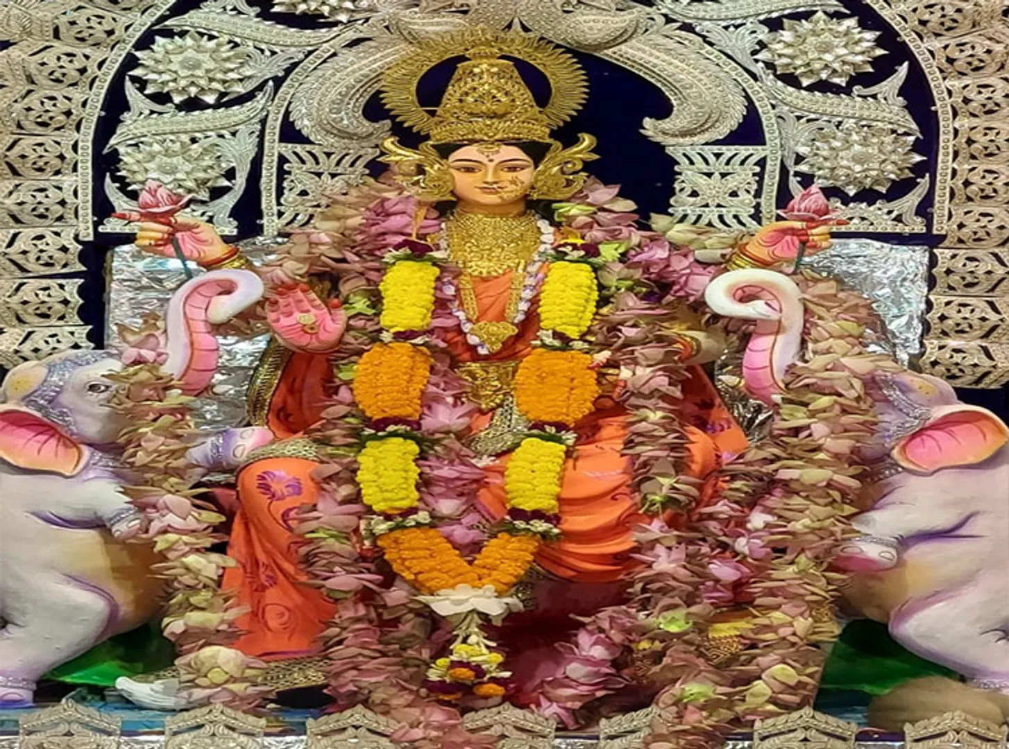 ୩୮ ପୂଜାମଣ୍ଡପରେ ମା’ଙ୍କୁ ଆବାହନ