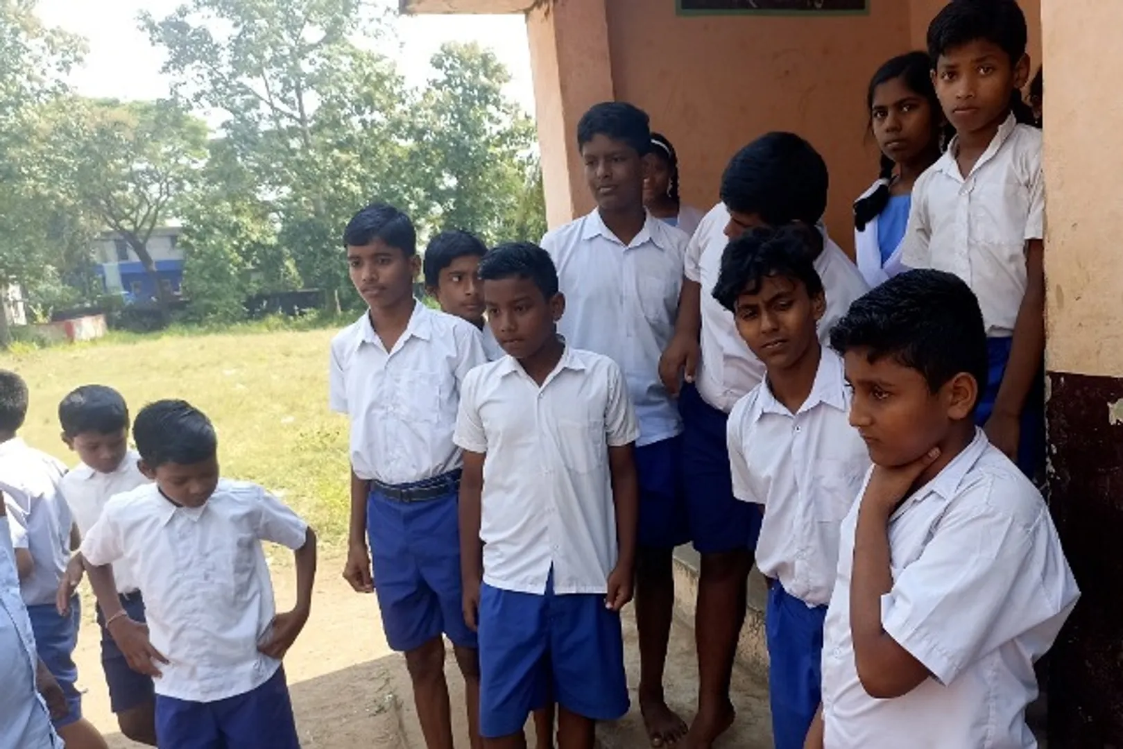 ମୁଣ୍ଡକୁ ଚଢ଼ିଲା ପିତ୍ତ, ପିଲାଙ୍କୁ ଗୋଡ଼ାଇ ଗୋଡ଼ାଇ ପିଟିଲେ ଶିକ୍ଷକ
