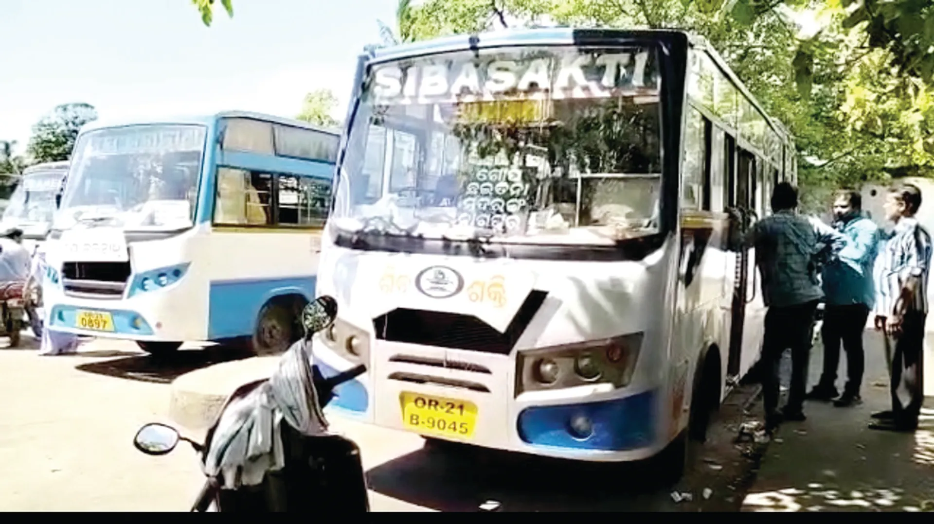 ବସ୍ ଚାଳକ, କଣ୍ଡକ୍ଟରଙ୍କୁ  ନିଶା ଦେଇ ଲୁଟ୍, ହେଲ୍‌ପର୍‌ ଓ ଅନ୍ୟ ଜଣେ ଚାଳକ ହିଁ ମାଷ୍ଟରମାଇଣ୍ଡ୍‌!