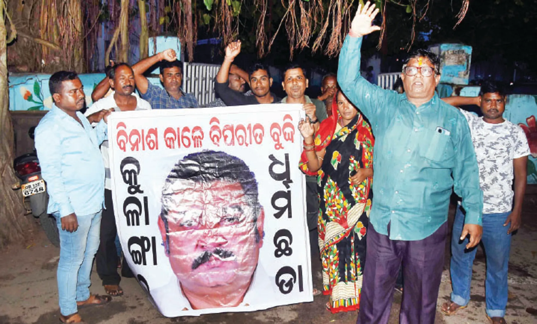 ମହାପ୍ରଭୁଙ୍କ ଉପରେ ଅପମାନଜନକ ମନ୍ତବ୍ୟ: ମନ୍ତ୍ରୀ ପ୍ରତାପ ଦେବଙ୍କ ଫଟୋ ପୋଡ଼ି