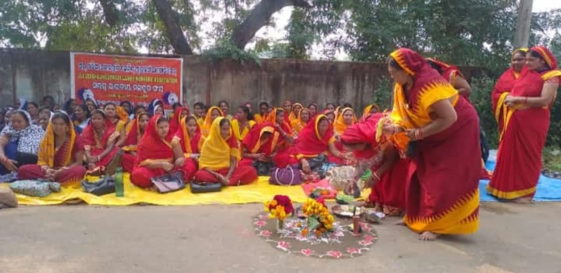 ଧାରଣାସ୍ଥଳରେ ମାଣବସା ଗୁରୁବାର ପାଳିଲେ