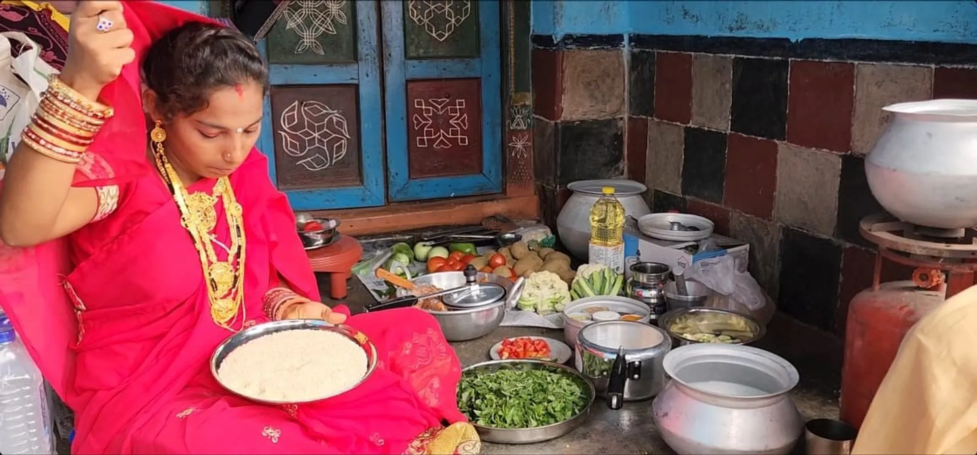 ଲକ୍ଷ୍ମୀଙ୍କ ଧାରଣା ଦ୍ବିତୀୟ ଦିନରେ; ଶାଶୂଘର ସାମ୍ନାରେ ରୋଷେଇ କରି ଖାଇଲେ