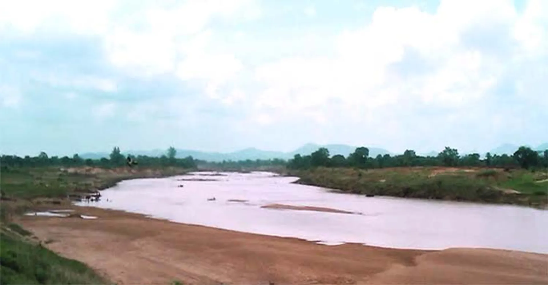 ଲଖମରା-ଚର୍ଦାପାଲି ଅଙ୍ଗନଦୀରେ ପୋଲ ନିର୍ମାଣ କାର୍ଯ୍ୟର ସମୀକ୍ଷା 