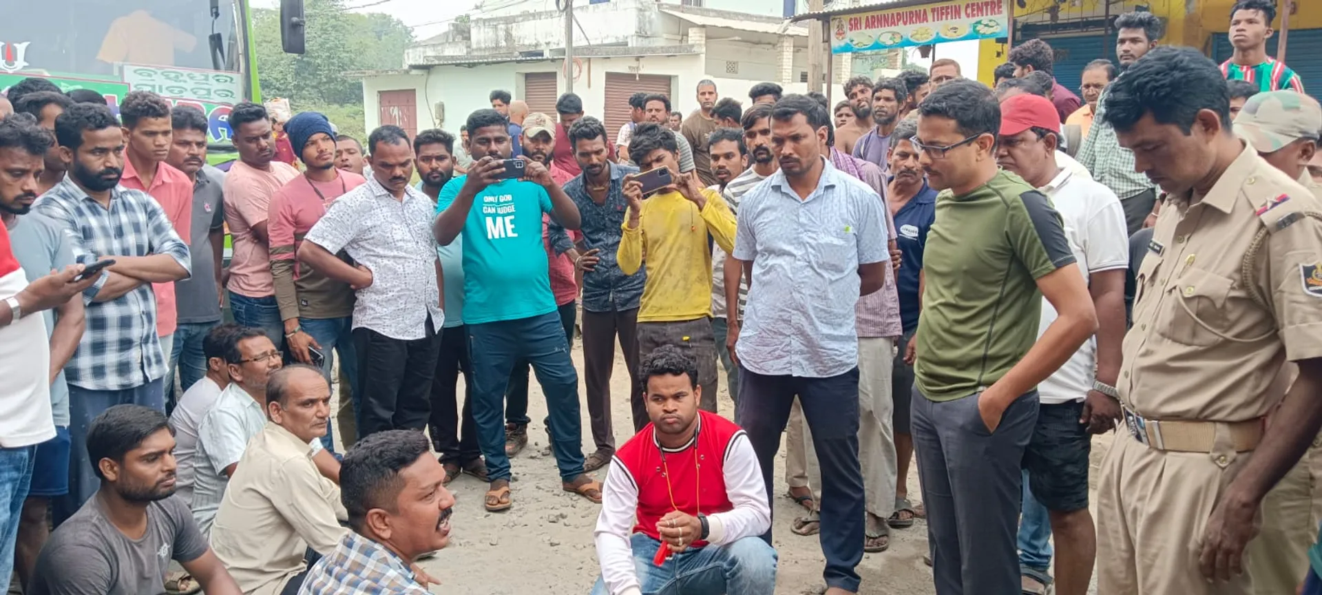 ଟ୍ରକ୍ ଧକ୍କାରେ ଗର୍ଭବତୀ ମୃତ, ସ୍ବାମୀ ଆହତ