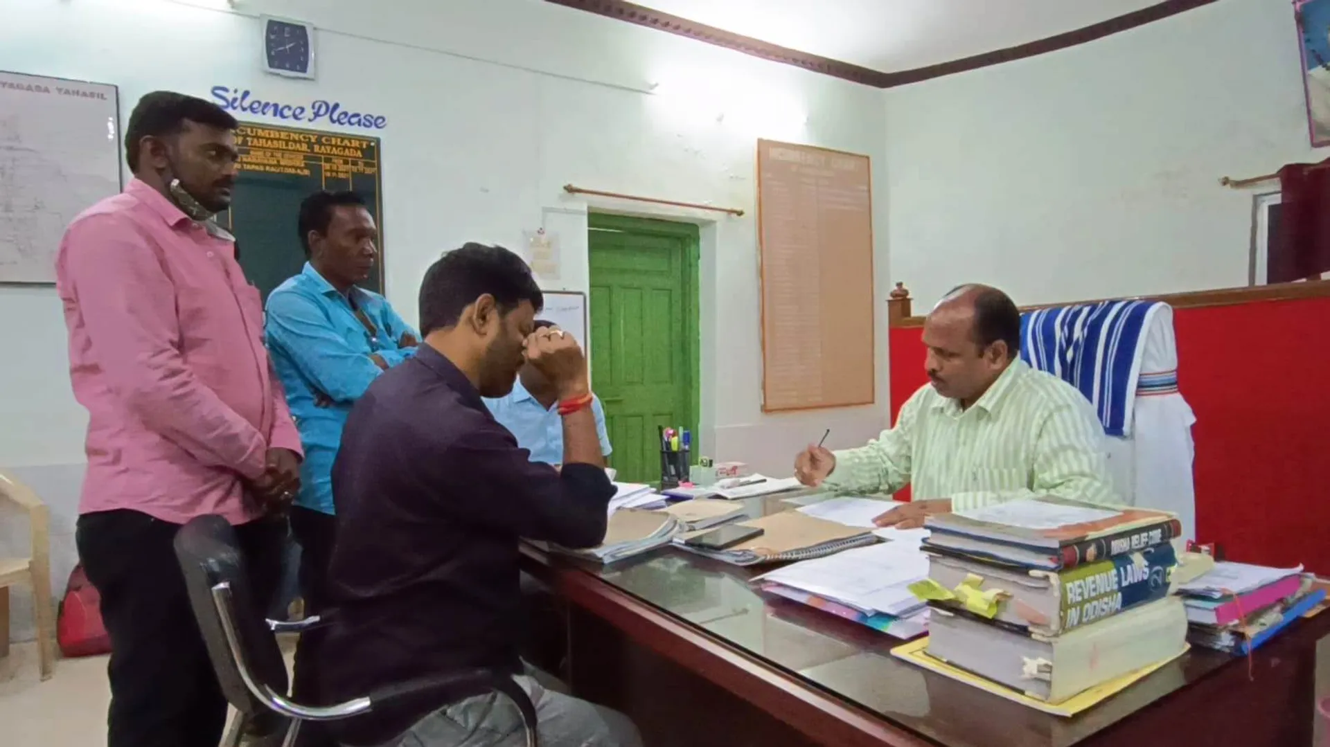 ବିନା ୱାଇ ଫର୍ମରେ ଖିଲିମିସିଗୁଡା ଘାଟରୁ ବାଲି ଚାଲାଣ: ରାଜସ୍ବ ନୀରିକ୍ଷକଙ୍କ ରିପୋର୍ଟକୁ ନେଇ ବଢ଼ିଲା ସନ୍ଦେହ