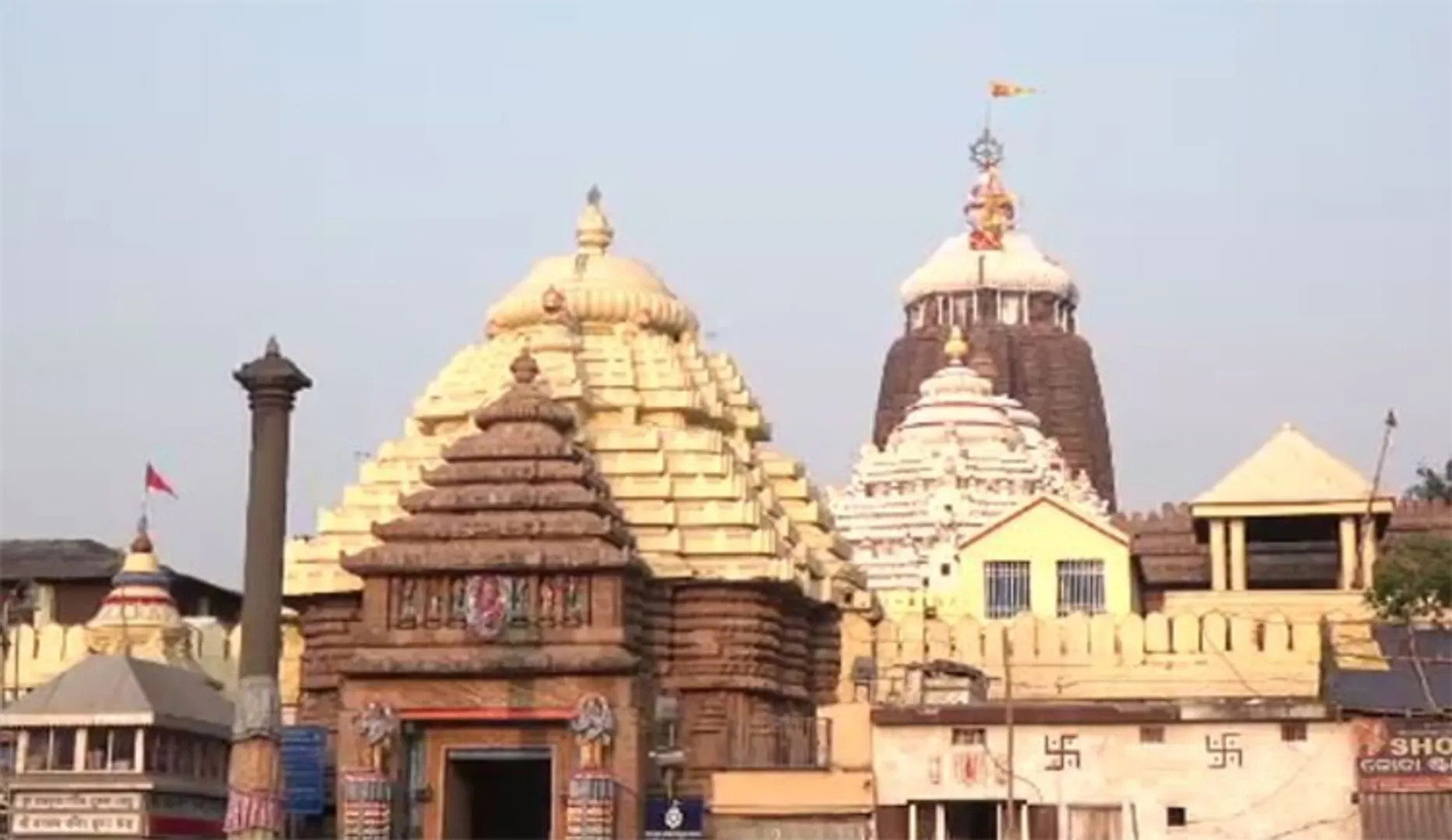 ଦୋଳବେଦି ପାଚେରି ଭଙ୍ଗା ପରେ ଶ୍ରୀମନ୍ଦିର ପ୍ରଶାସନର ସଫେଇ: ‘ଆମ ଅନୁରୋଧରେ ଭଙ୍ଗାଯାଇଛି’