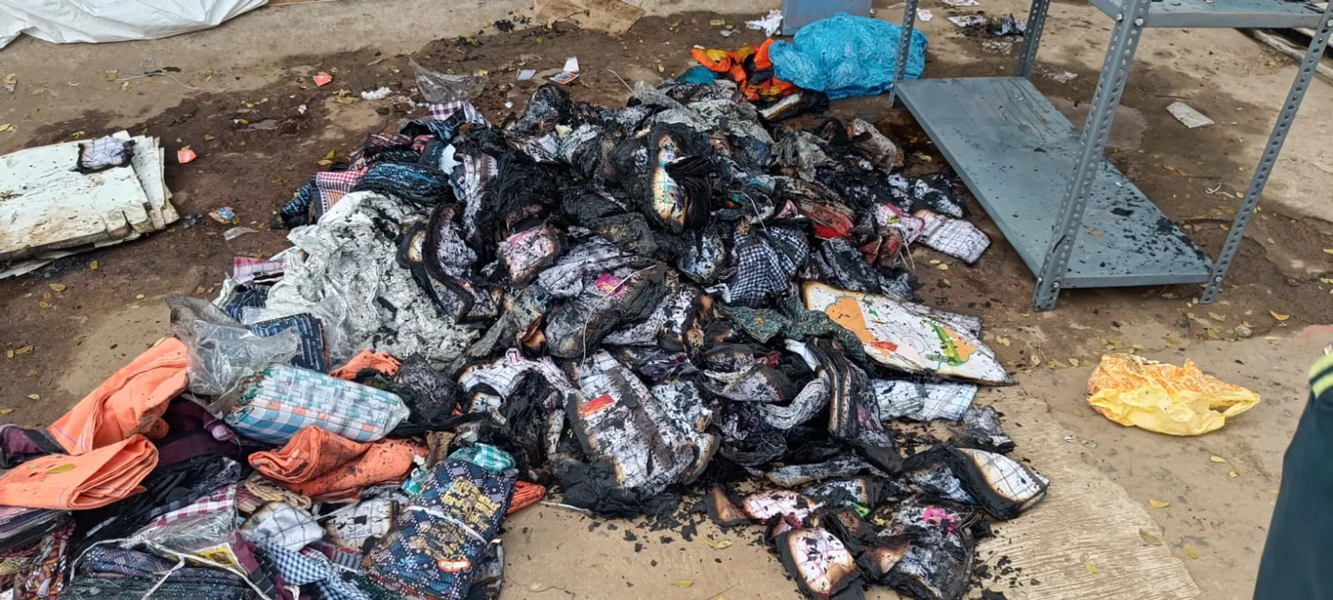 ଲୁଗା ଦୋକାନରେ ଭୟାବହ ଅଗ୍ନିକାଣ୍ଡ: ଲକ୍ଷାଧିକ ଟଙ୍କାର ସାମଗ୍ରୀ ପୋଡ଼ି ନଷ୍ଟ