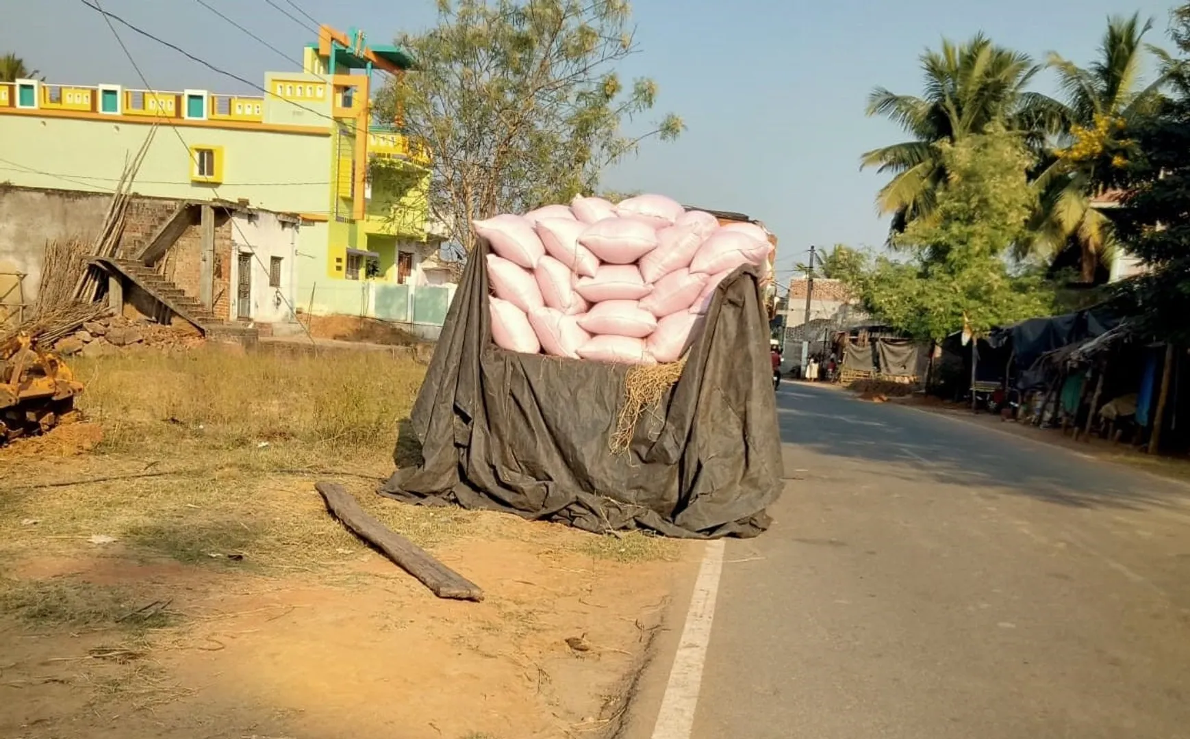 ଗଞ୍ଜାମରେ ଧାନ ଅଭାବୀ ବିକ୍ରି ପାଇଁ ବାଟ ଖୋଲା; ସପ୍ତାହେ ପୂରିବ ୪୬୪ରୁ ୫୭ ମଣ୍ଡି ଖୋଲିଛି