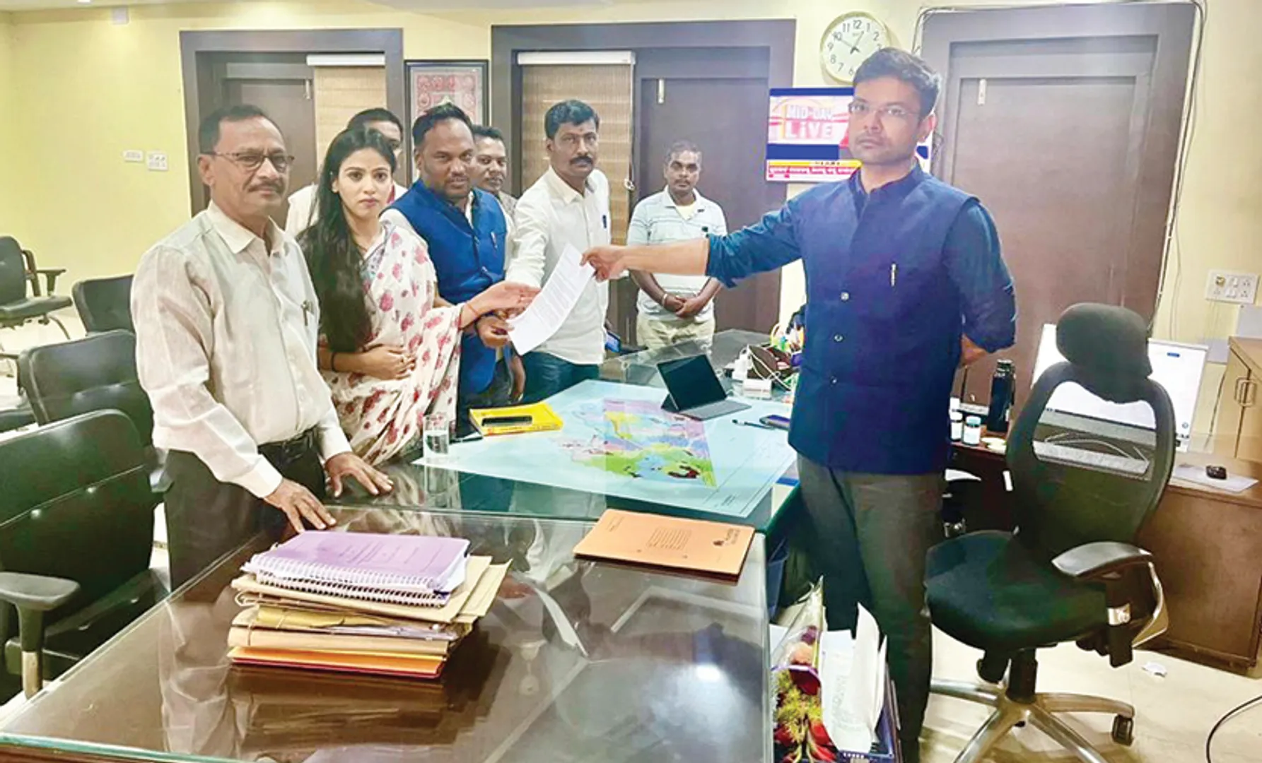 ସଞ୍ଜୟଙ୍କ ବିରୋଧରେ ଜିଲ୍ଲାପାଳଙ୍କୁ ଉପାସନାଙ୍କ ଅଭିଯୋଗ